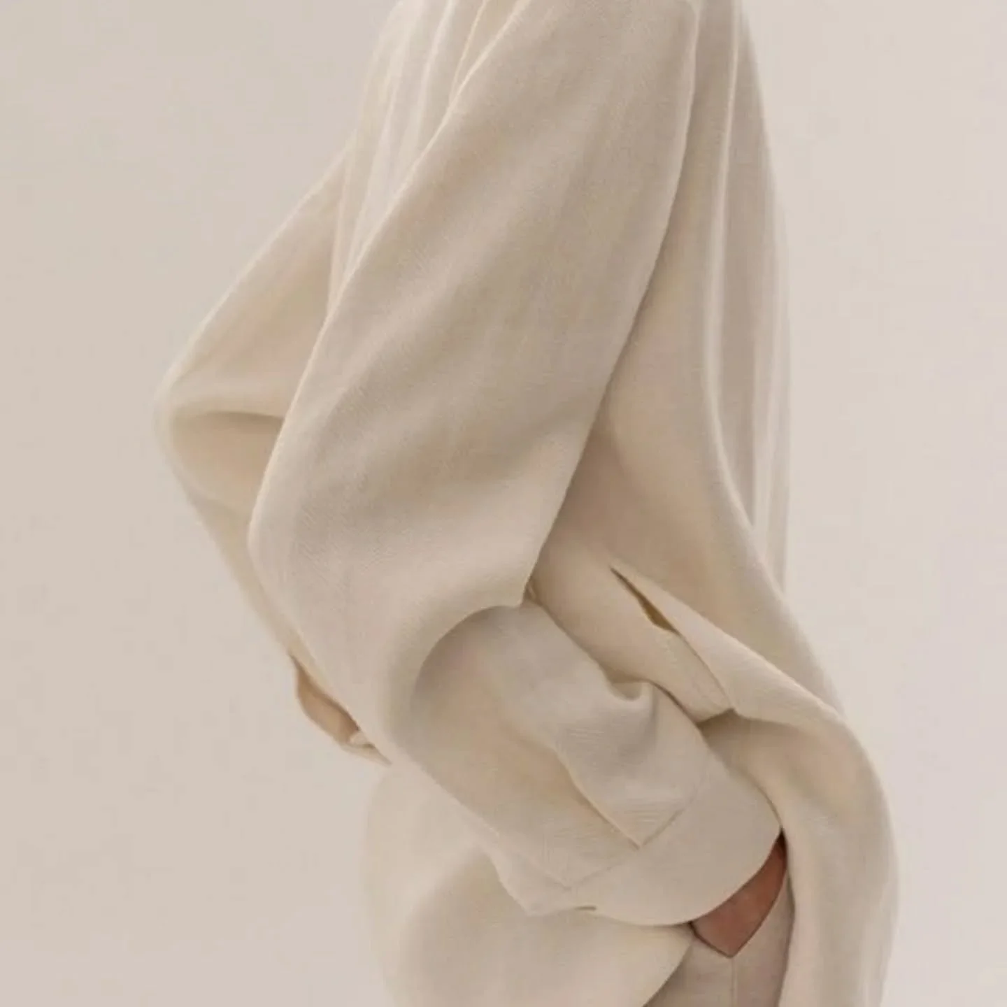 "Maguelone &eacute;tait une &eacute;l&egrave;ve brillante au lyc&eacute;e, puis de kh&acirc;gne et d'hypokhagne &agrave; Danielou, puis d'une c&eacute;l&egrave;bre &eacute;cole de commerce. Elle a int&eacute;gr&eacute; une prestigieuse maison de