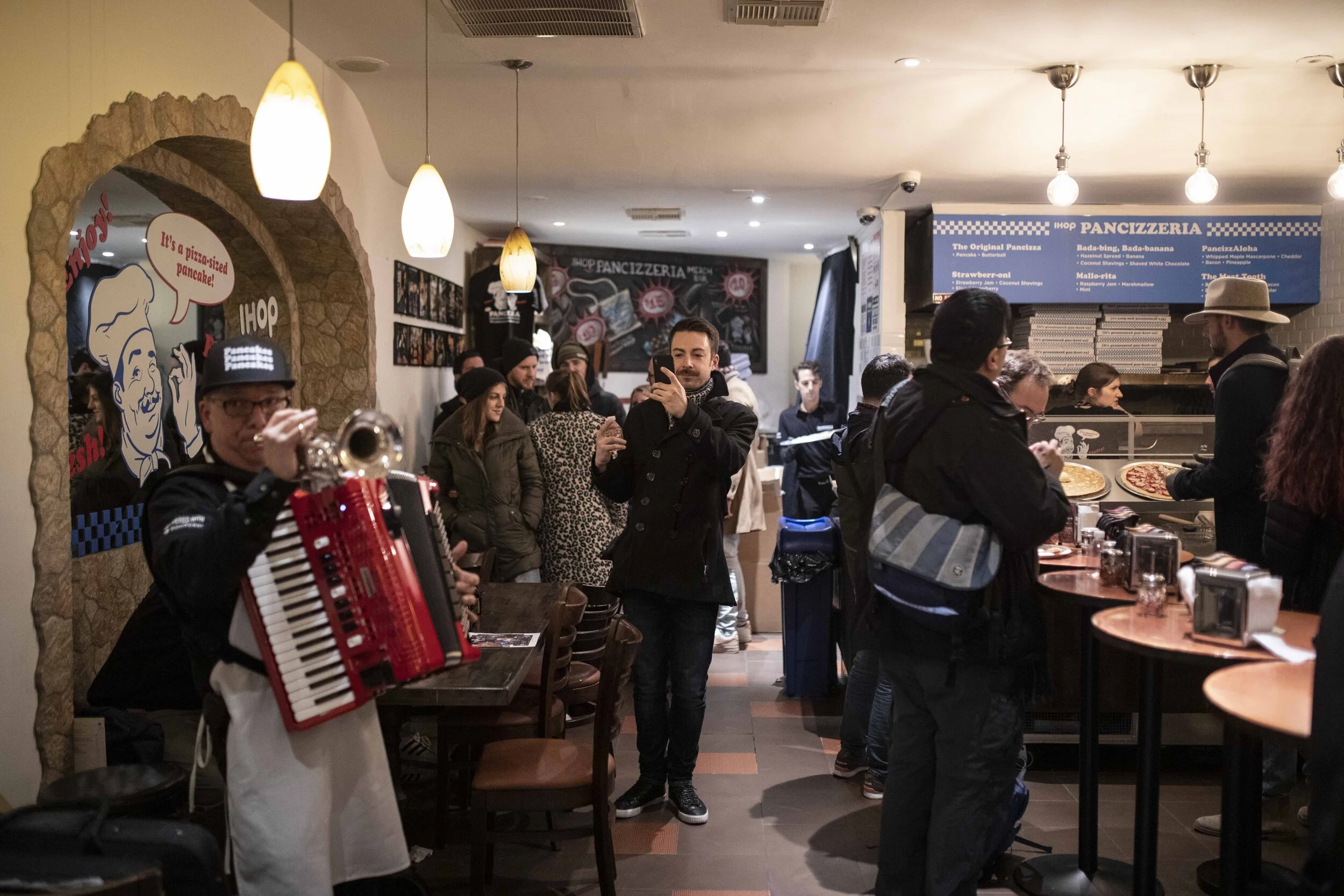 Copy of ihop_pancizza_0109.jpg