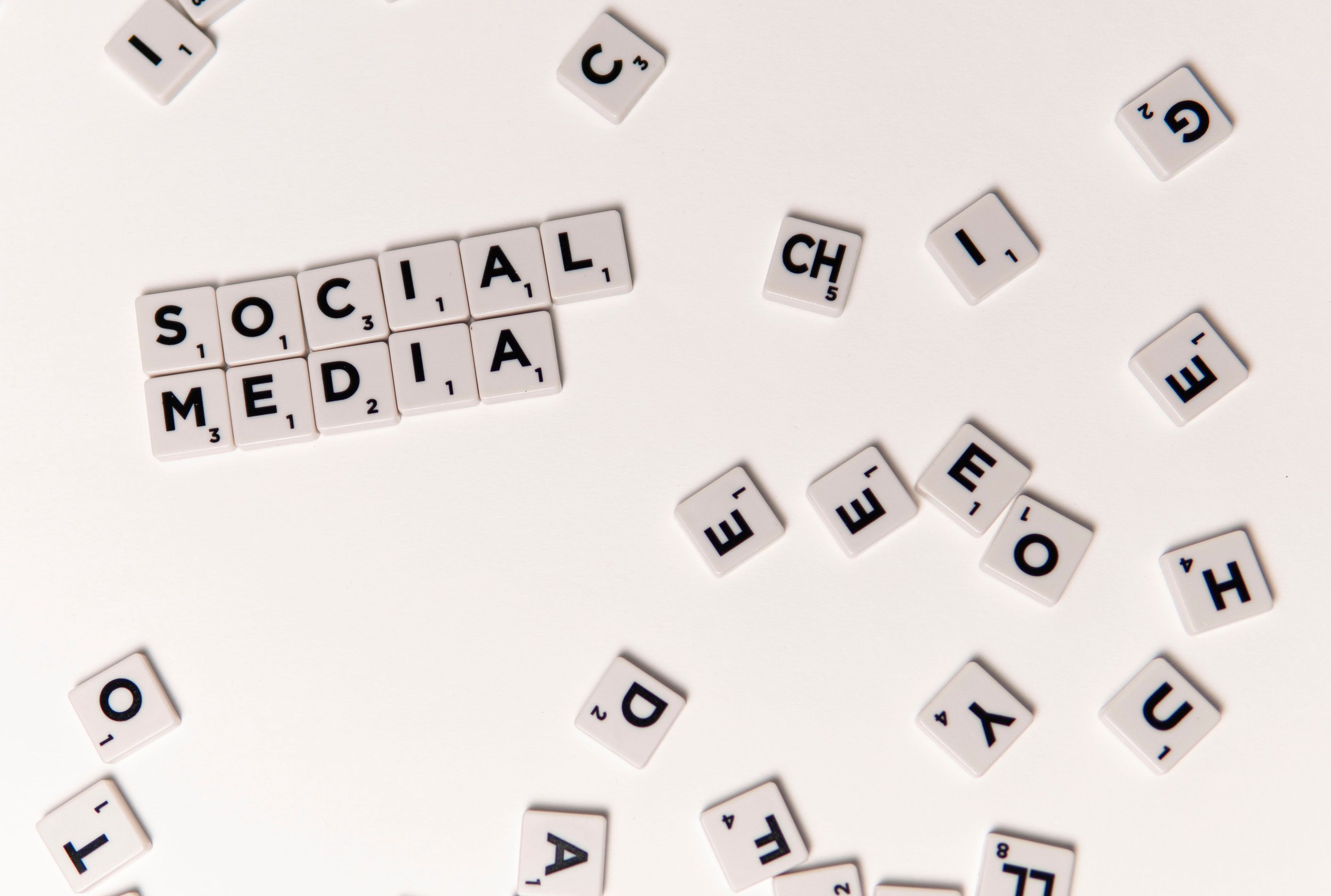 How to Leverage Social Media for College and Grad School