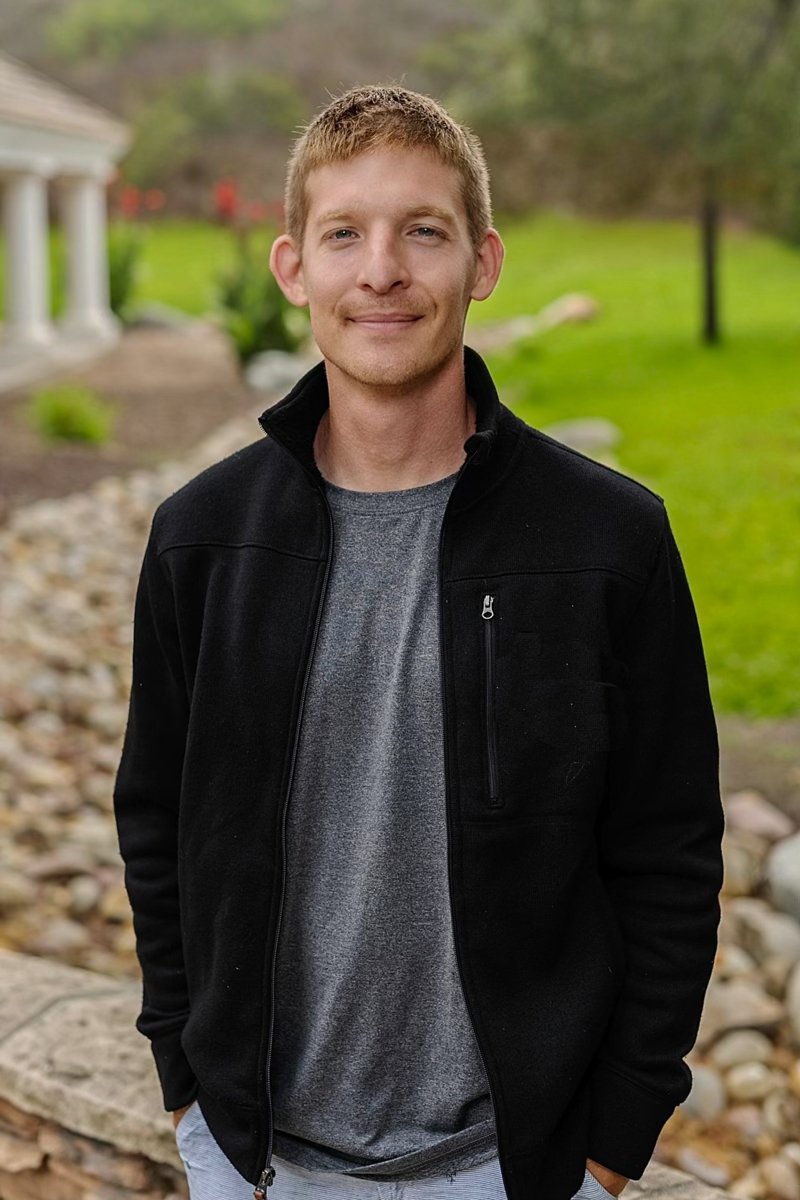 Niko Podimatis Headshot.jpeg