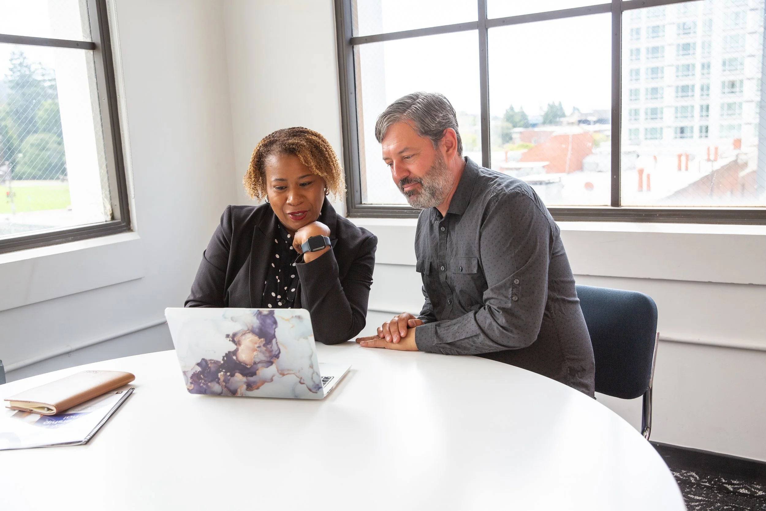 The Gap Between Performance Reviews and Real Growth (And How Managers Close It)