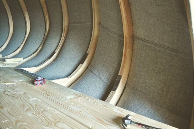 One of the biggest challenges with building the B&aacute;taB&oacute;l has been making and fitting the canvas - we wanted it to create these beautiful inward-going curves but didn't know whether the idea would work in reality. 
This picture, however, 