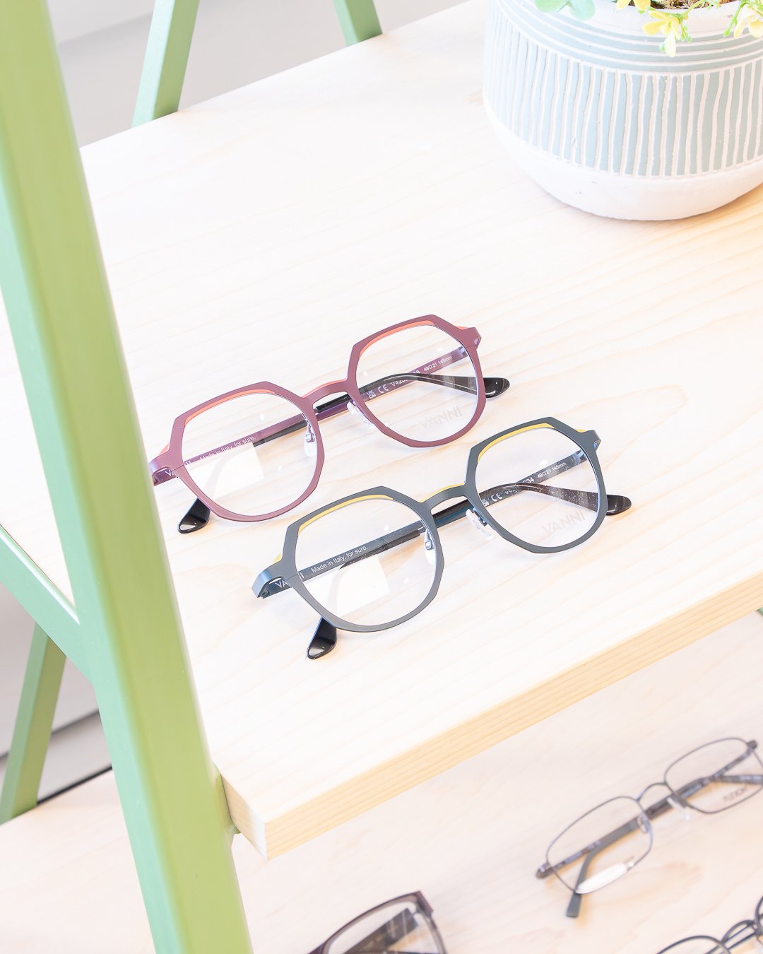 Marvelous metals that light up the room! 🤓❤️🇮🇹 Vanni's are well known for their use of a slight pop of colour, perfect for a person who is looking for something unique!