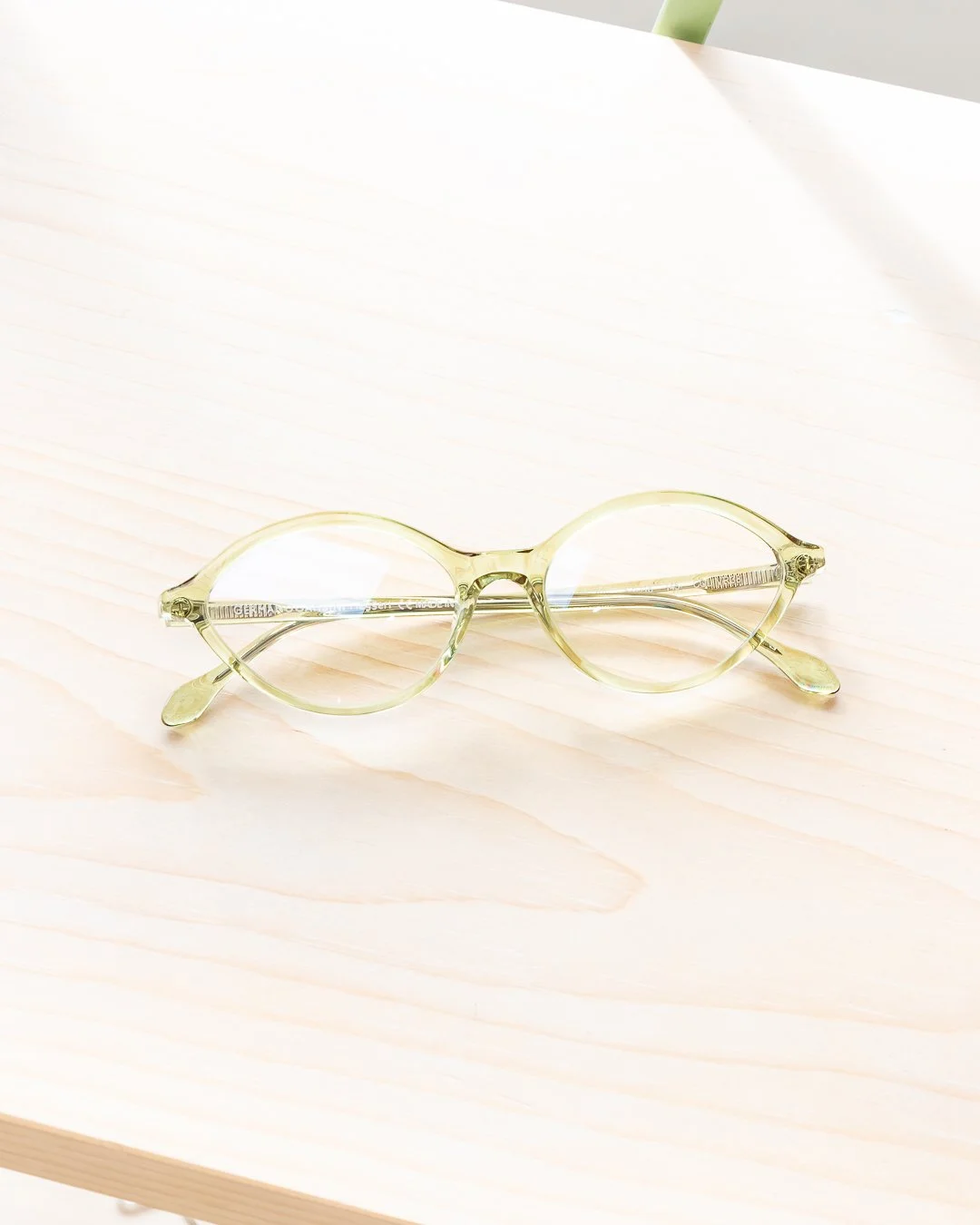 Spring means colour, and we have lots to choose from! 🌷💚👓 Such as this fun neon green oval from Germano Gambini!