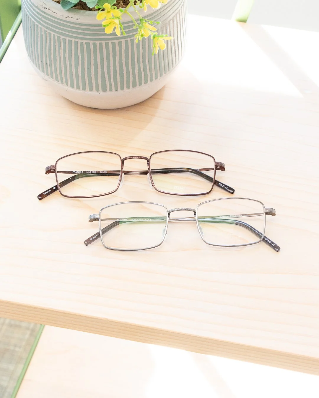 Discreet Metals. 🤓❤️👌 Perfect for that person who would like a fine frame and doesn't want the fuss!