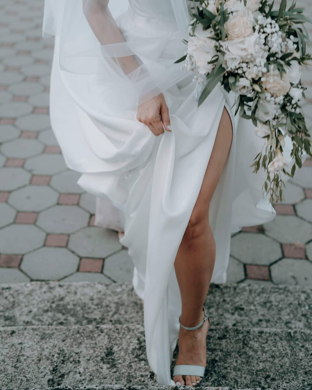 | M. 

#weddingphotography 
#inspiration #weddingdress #bride #bridestory #bridetobe #details #flowerbouquet #flowerpower #photography  #lookslikefilm #art #joyride #joy #lovely #white #natureart #naturephoto #nature #art #sonya7 #instadaily #vsco #v