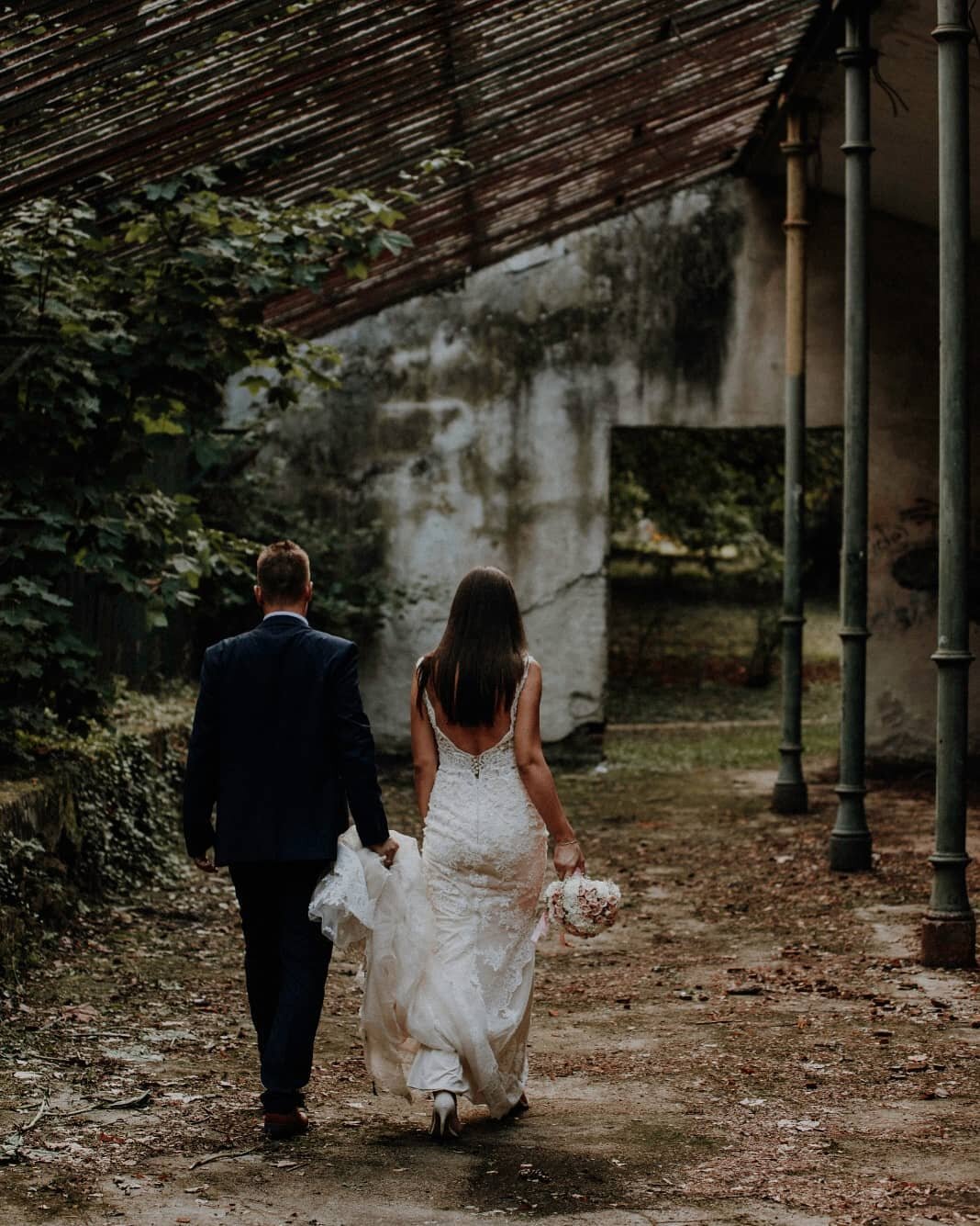 | S&amp;D |
#weddingphotography #brideandgroom #weddingdress #inspiration #bridestory  #walkwithme #nature #naturephotography #flowerpower #flowerbouquet #details #lovestory  #lookslikefilm #efektmedia