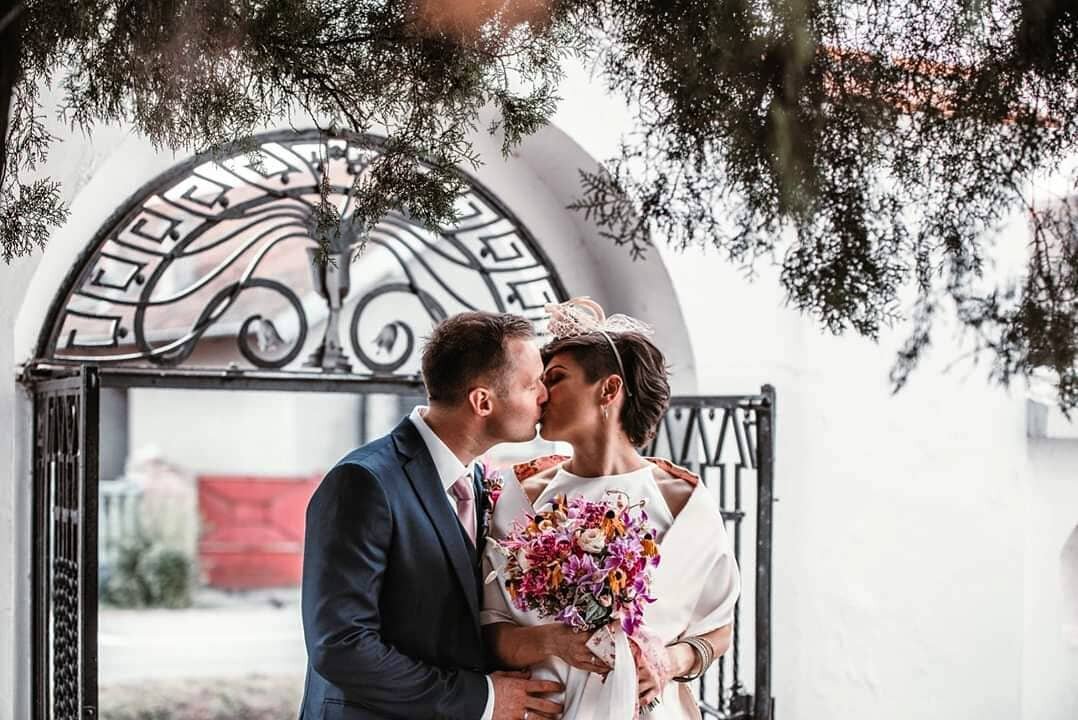 | B&amp;V |
#weddingphotography #brideandgroom #weddinglook #inspiration #bridestory #flowerbouquet #flowerpower #details #lovestory #lookslikefilm #efektmedia