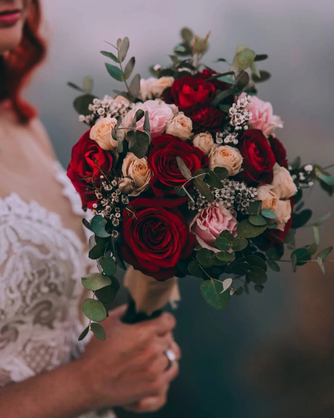 | T |
#weddingphotography #inspiration #weddingdress #bridestory #details #flowerbouquet #flowerpower #rosesbouquet  #lookslikefilm #efektmedia