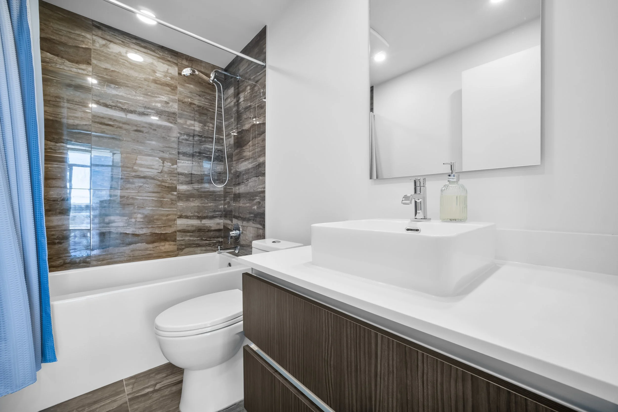 07-GuestWashroom-01.jpg