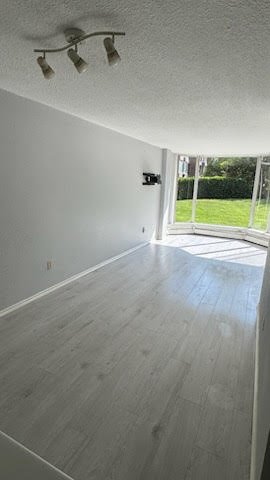 Living Room - 2.jpg