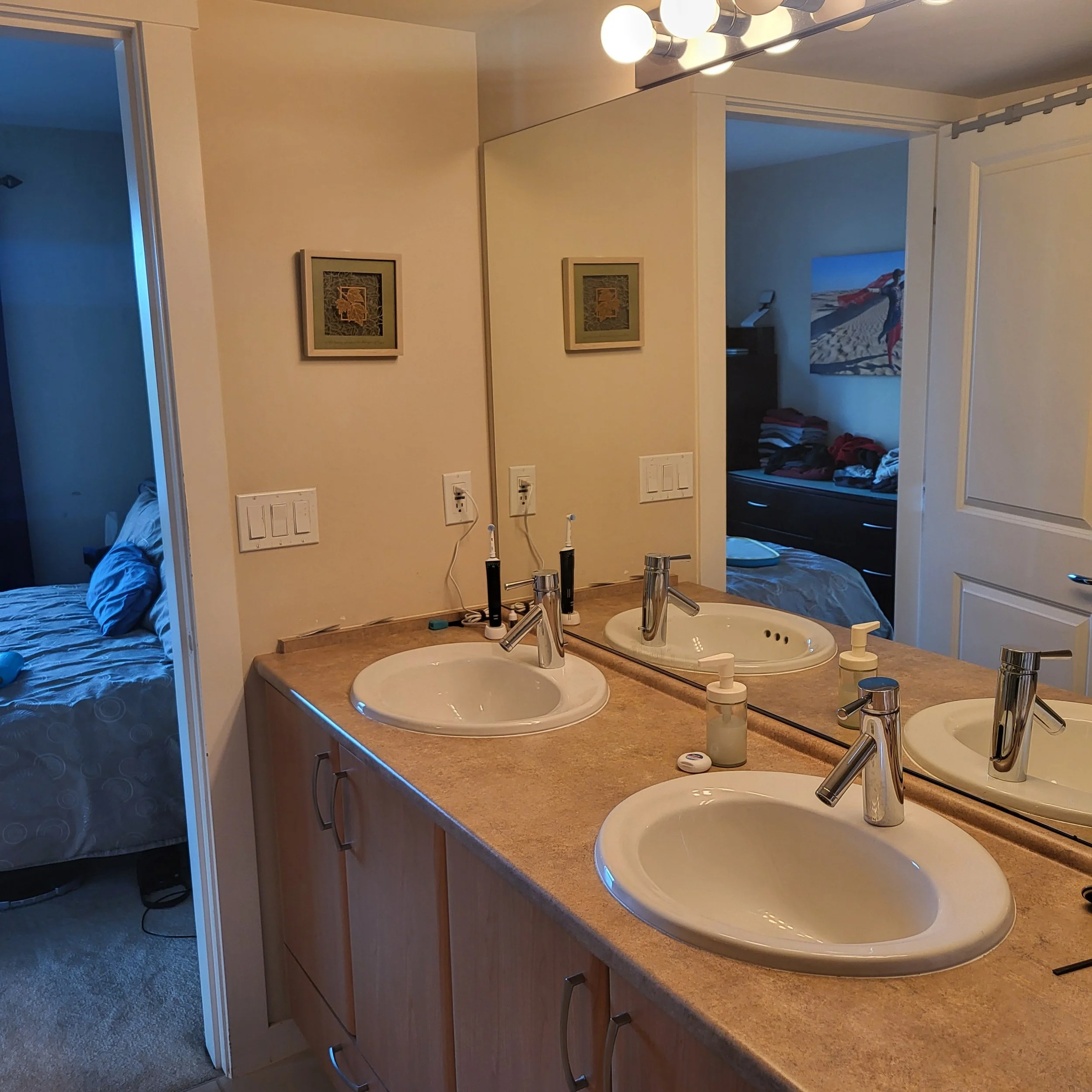 TB10 Ensurite Bathroom 3 1000055428.jpg