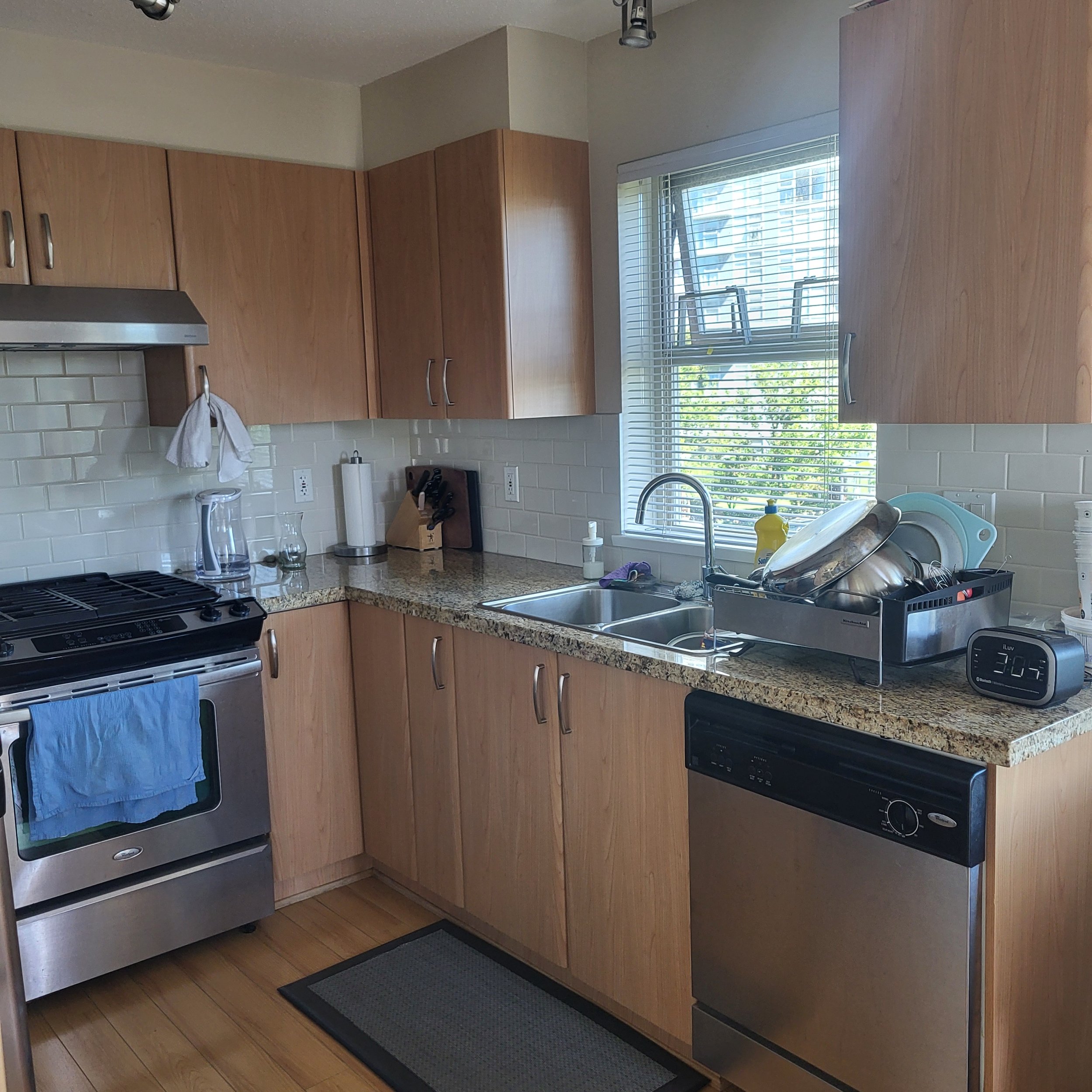 TB10 Kitchen 3 1000055459.jpg