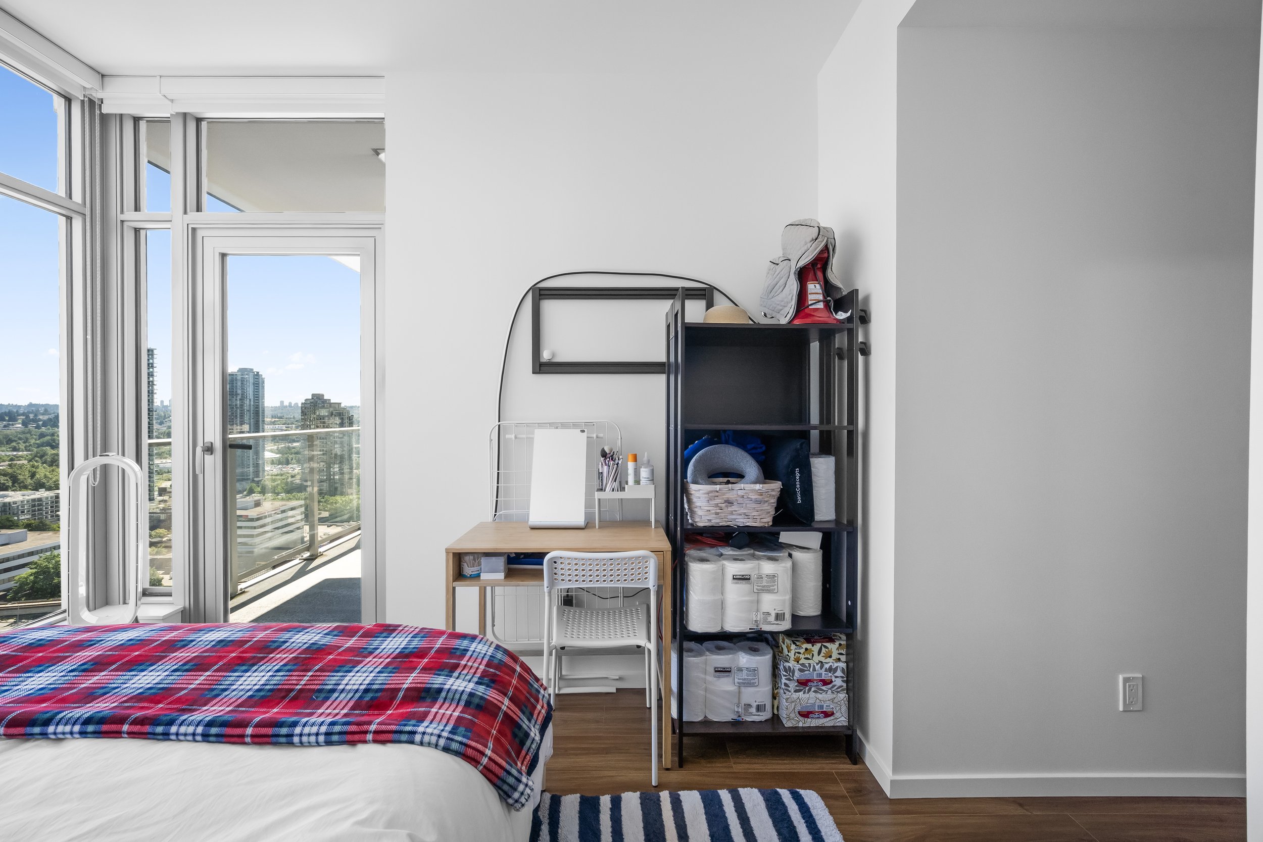 10-MasterBedroom-03.jpg