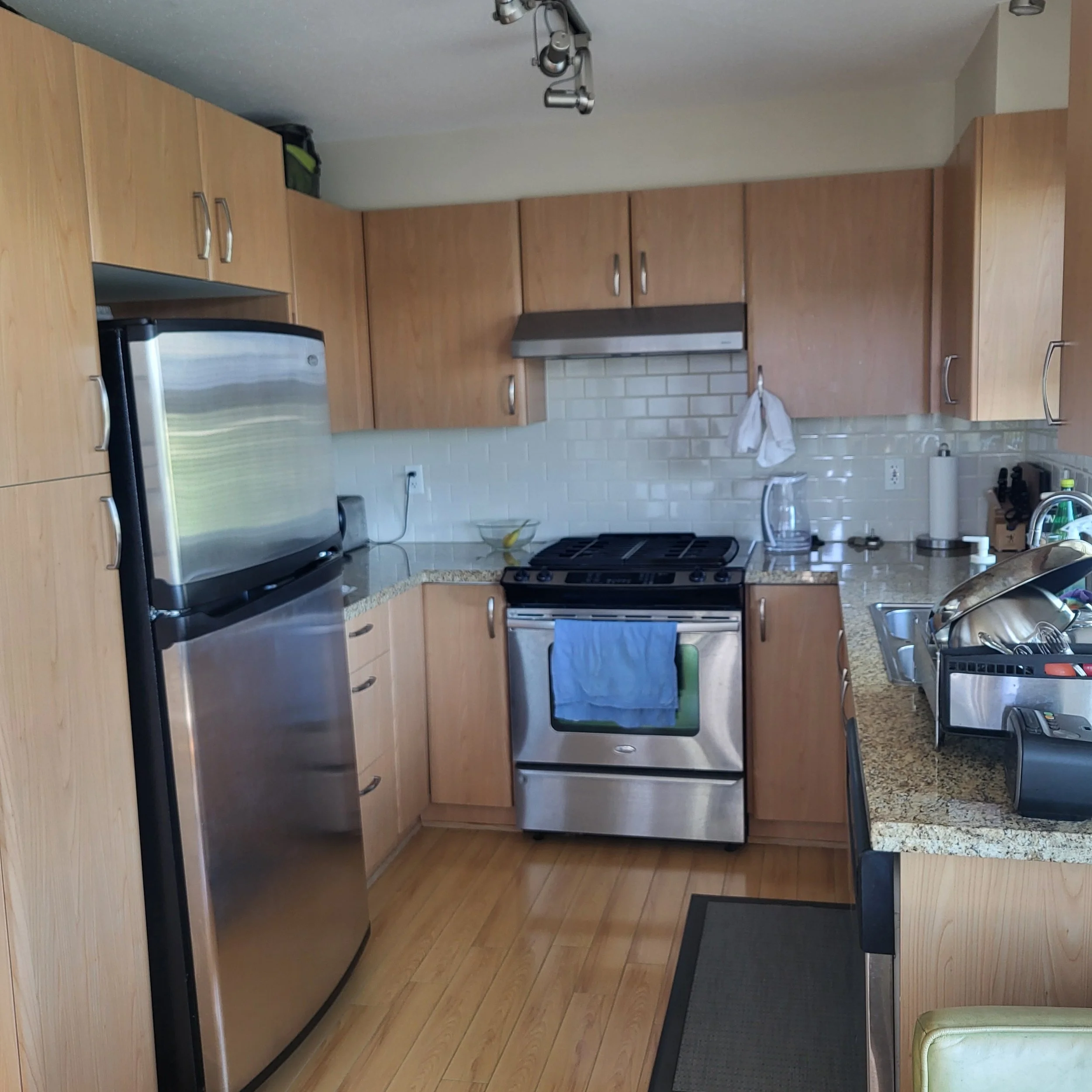 TB10 Kitchen 1000055457.jpg