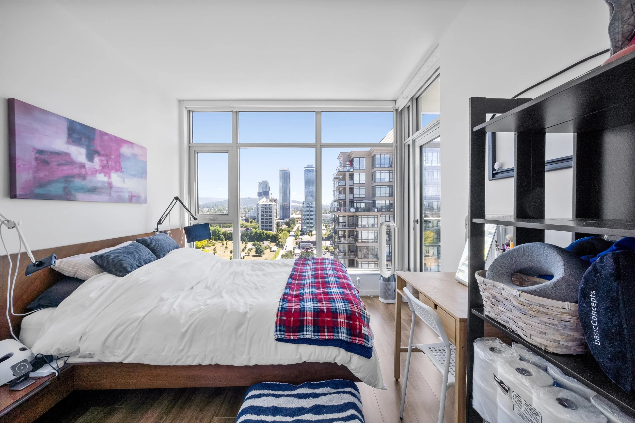 10-MasterBedroom-01.jpg
