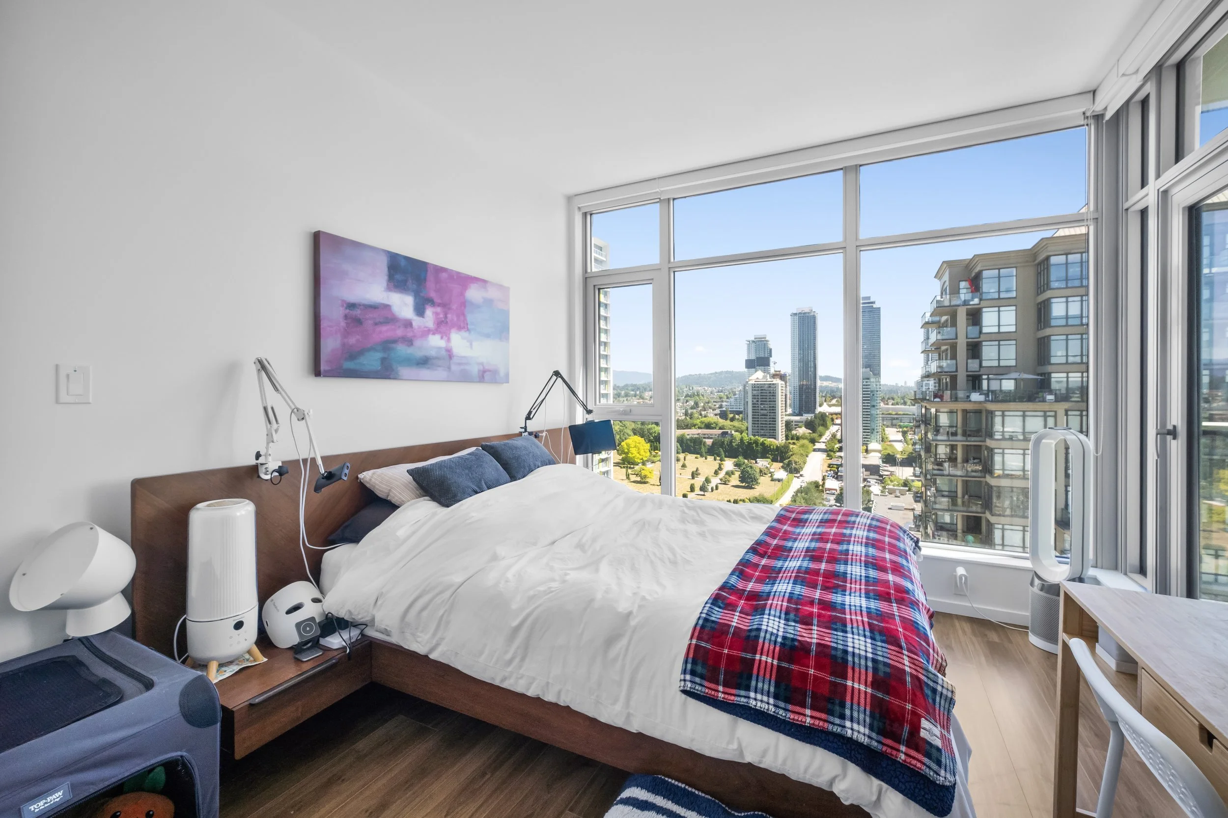 10-MasterBedroom-02.jpg
