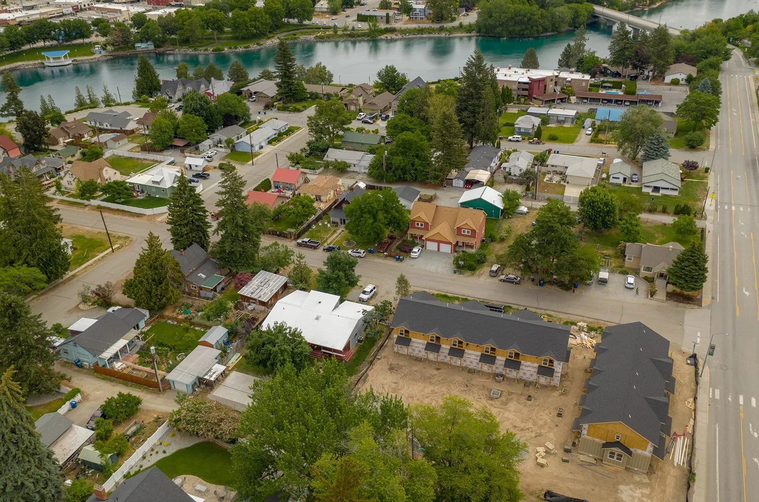 eider_construction_chelan_townhouse_aerial_drone_wenatchee_claridge_media-6.jpg