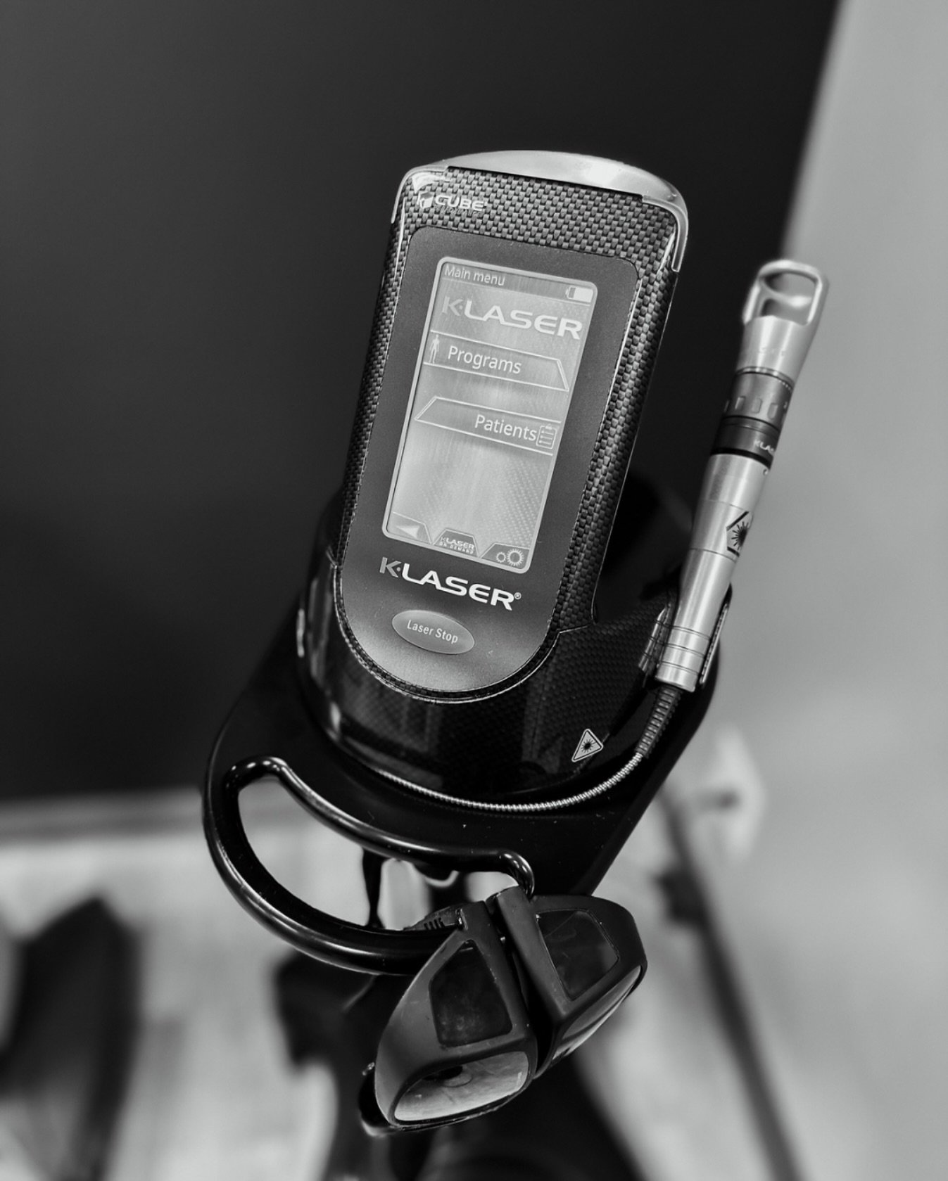 Red Light &amp; K-Laser Therapy use specific wavelengths of light to penetrate deep into tissues, accelerating your body&rsquo;s natural healing processes. Here&rsquo;s how it helps with pain management:

💥 Reduces Inflammation &ndash; Great for art