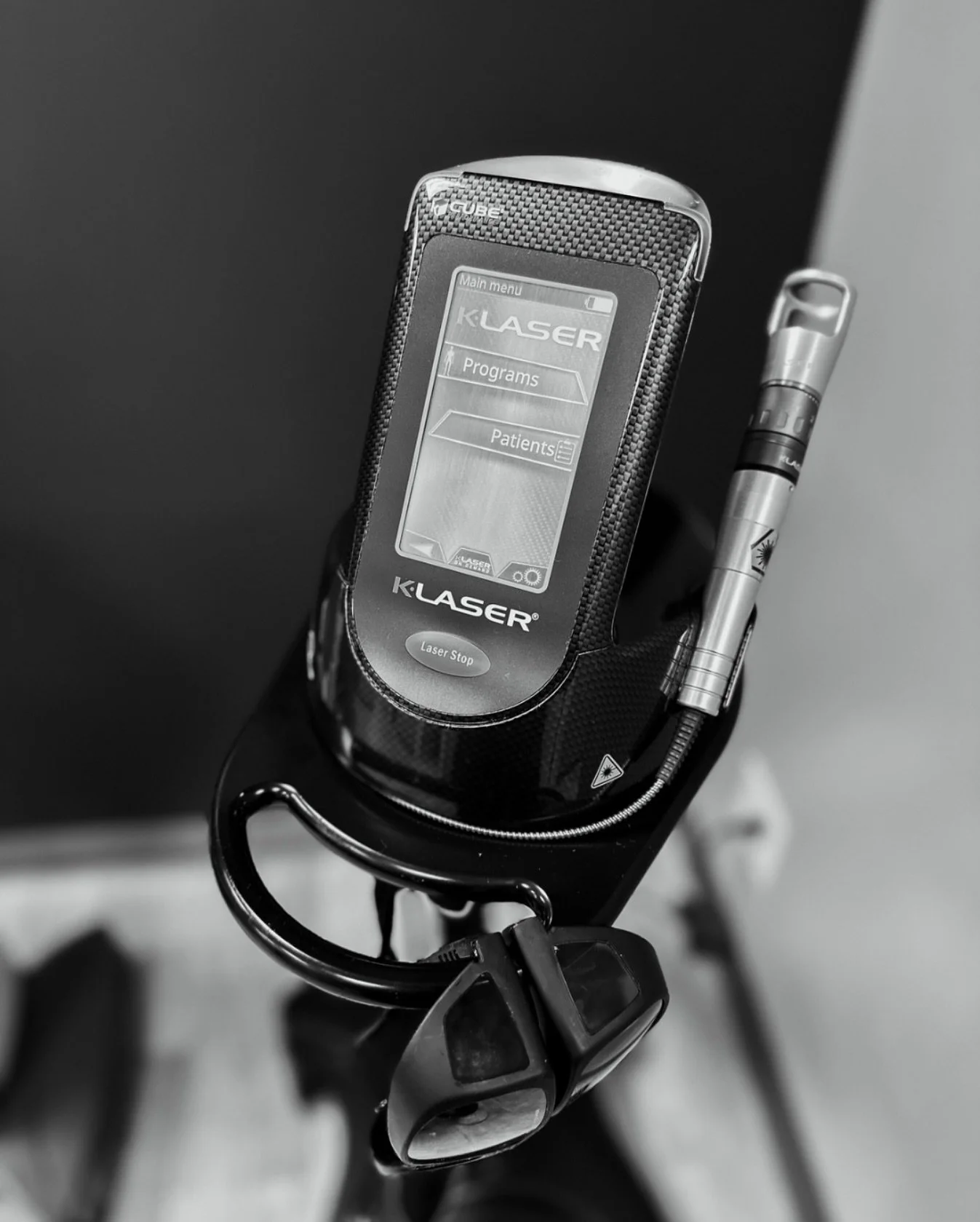 Red Light &amp; K-Laser Therapy use specific wavelengths of light to penetrate deep into tissues, accelerating your body&rsquo;s natural healing processes. Here&rsquo;s how it helps with pain management:

💥 Reduces Inflammation &ndash; Great for art