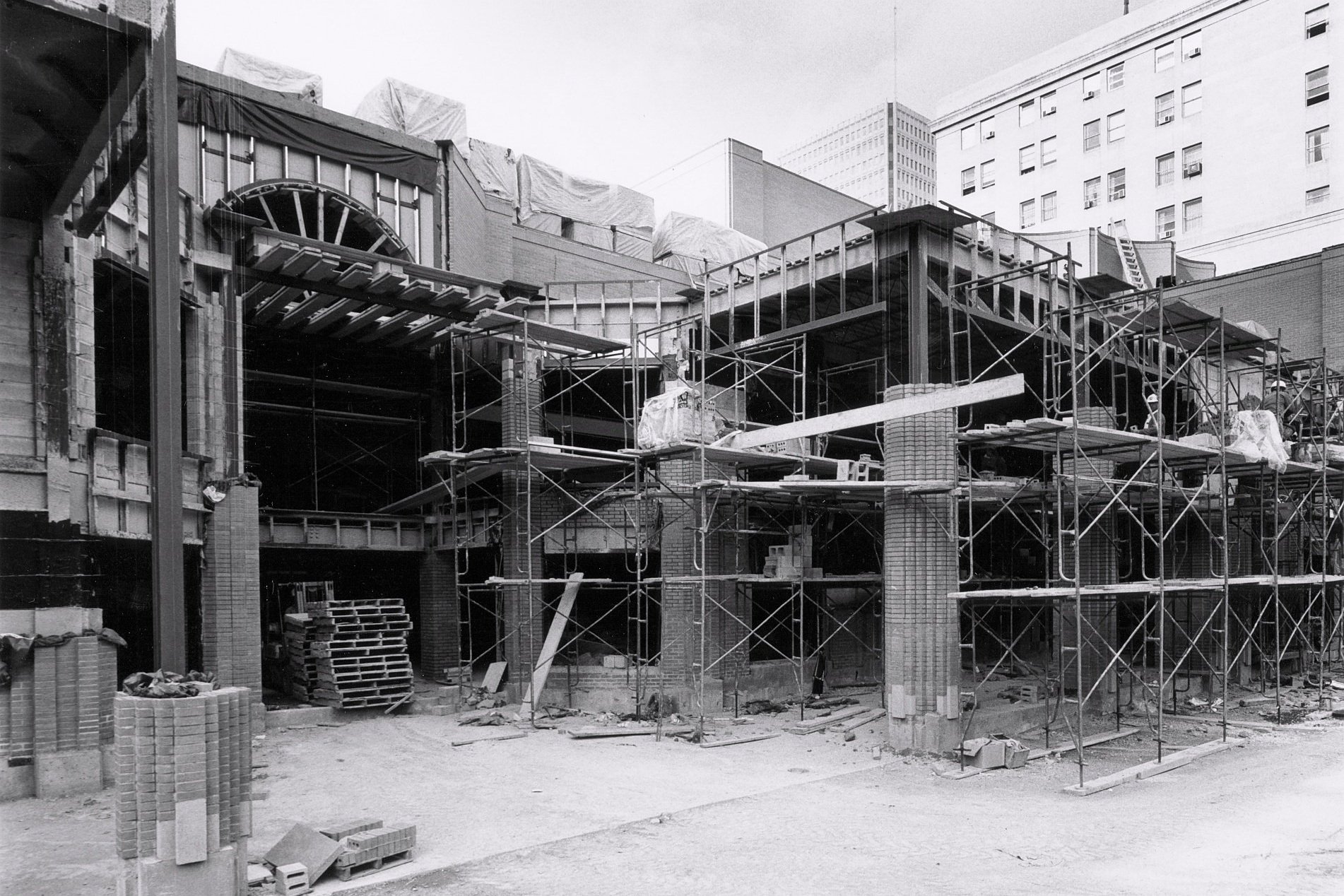  Construction on the Calgary Centre for the Performing Arts, 1984. Photo by Cana Construction. 