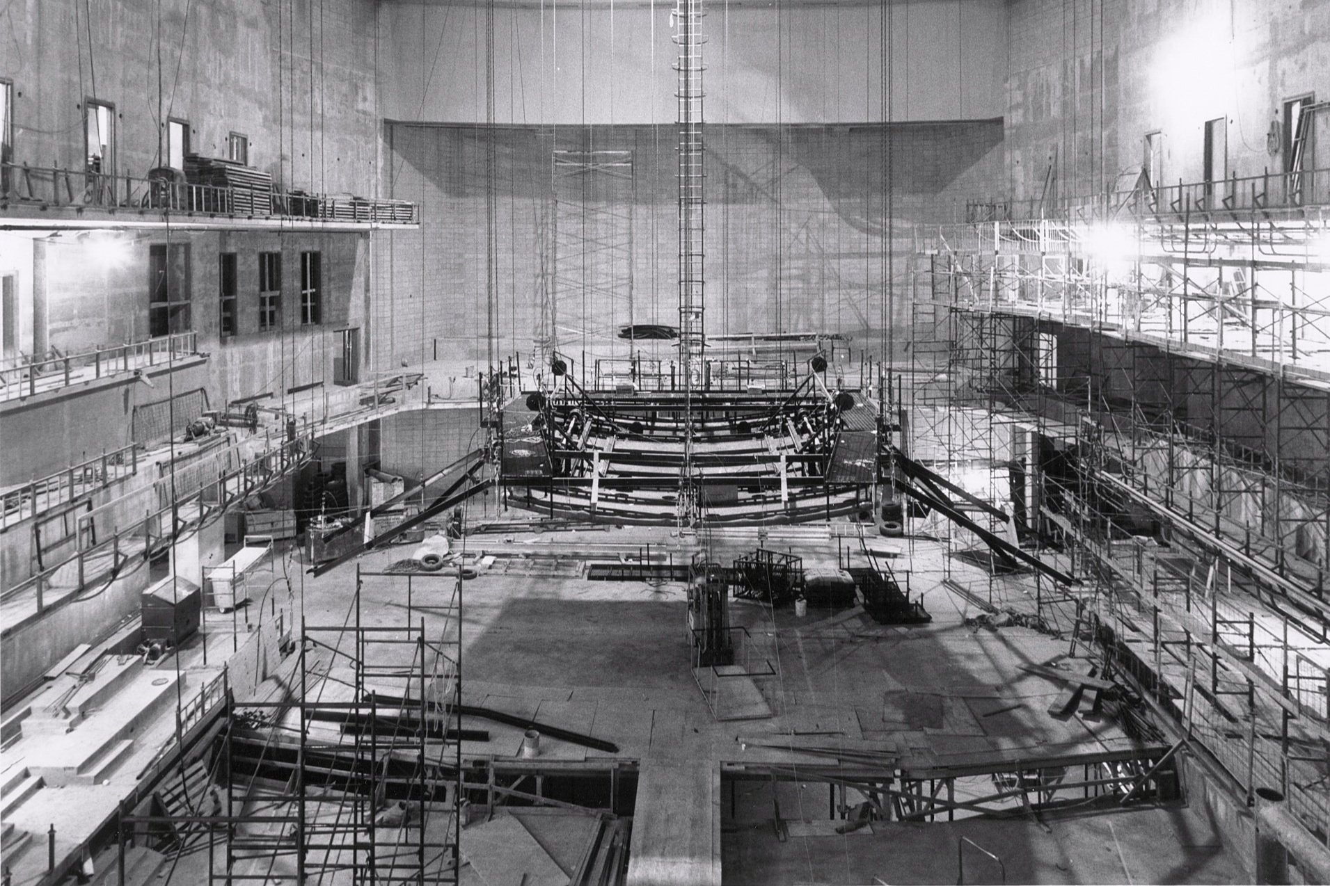  Construction on the Calgary Centre for the Performing Arts, 1984. Photo by Cana Construction. 