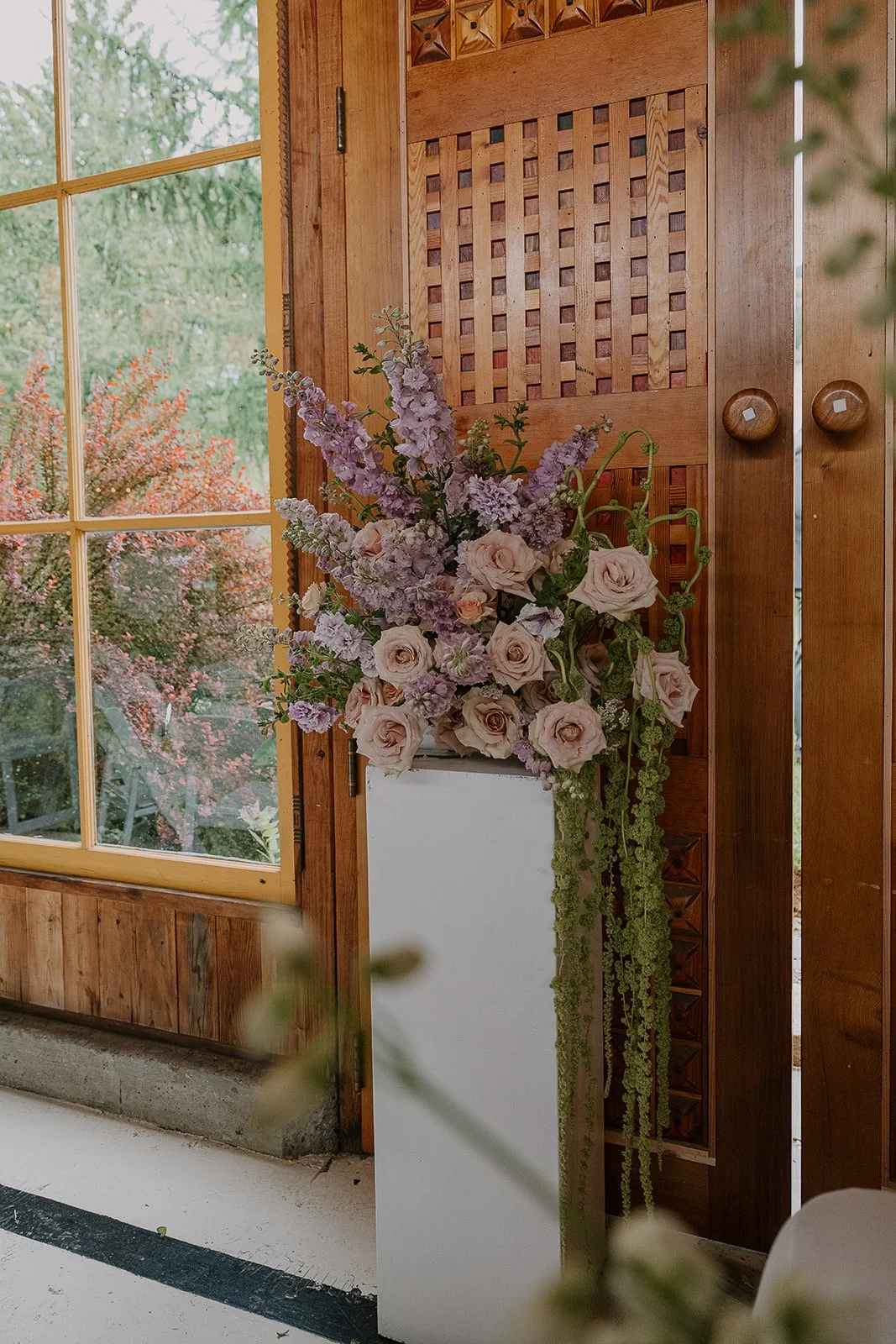 Modern, color-blocked pillar wedding flowers