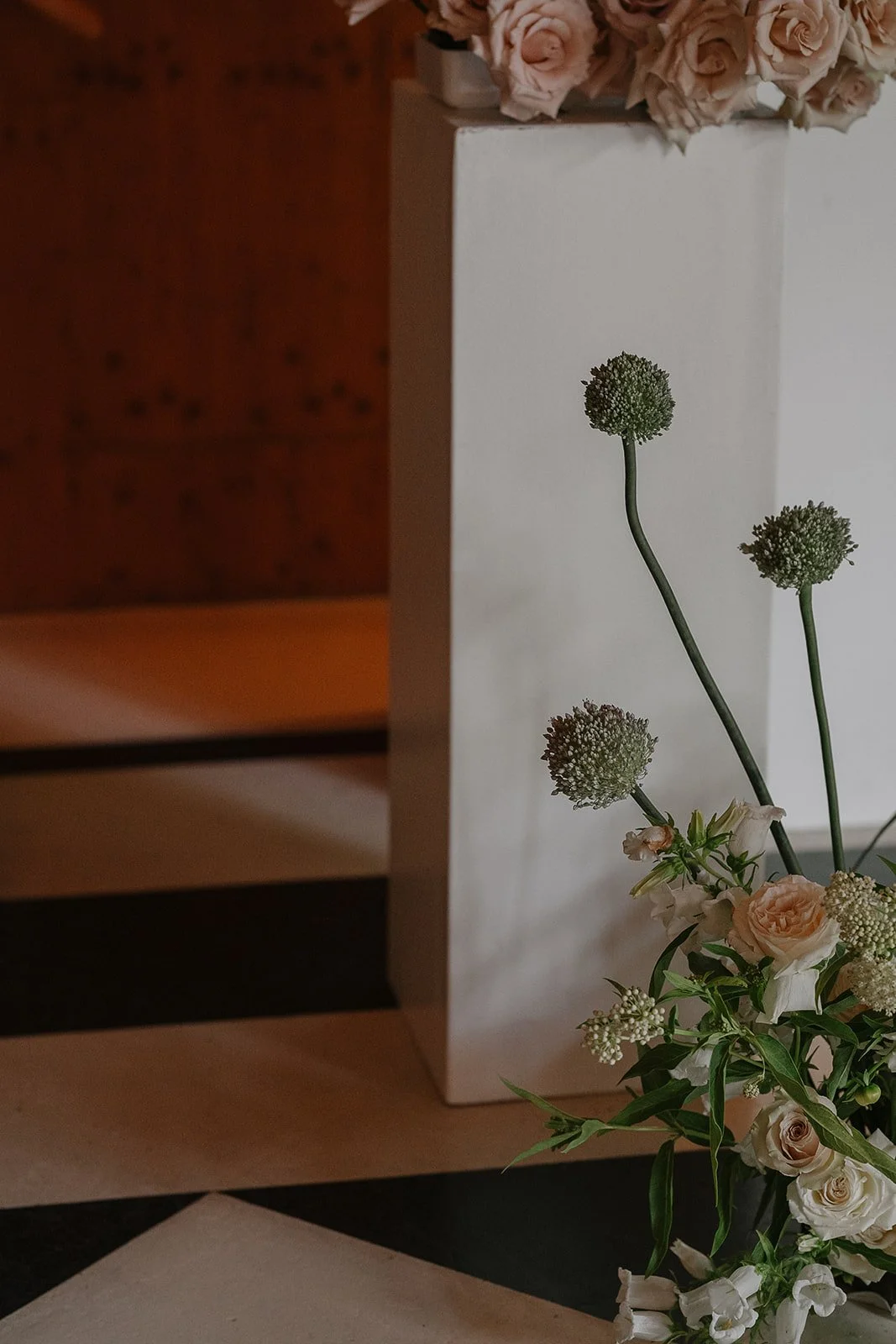 Oregon wedding florist creates unique, modern wedding flower arrangements