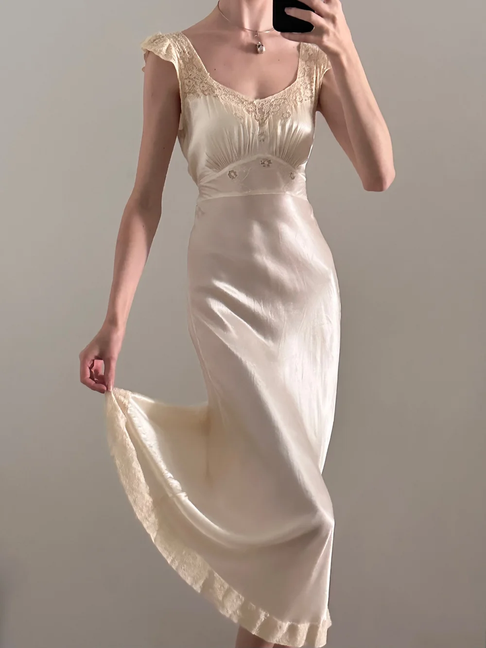 1940'S LIQUID SATIN LACE DETAIL SLIP DRESS (XS)  Efff