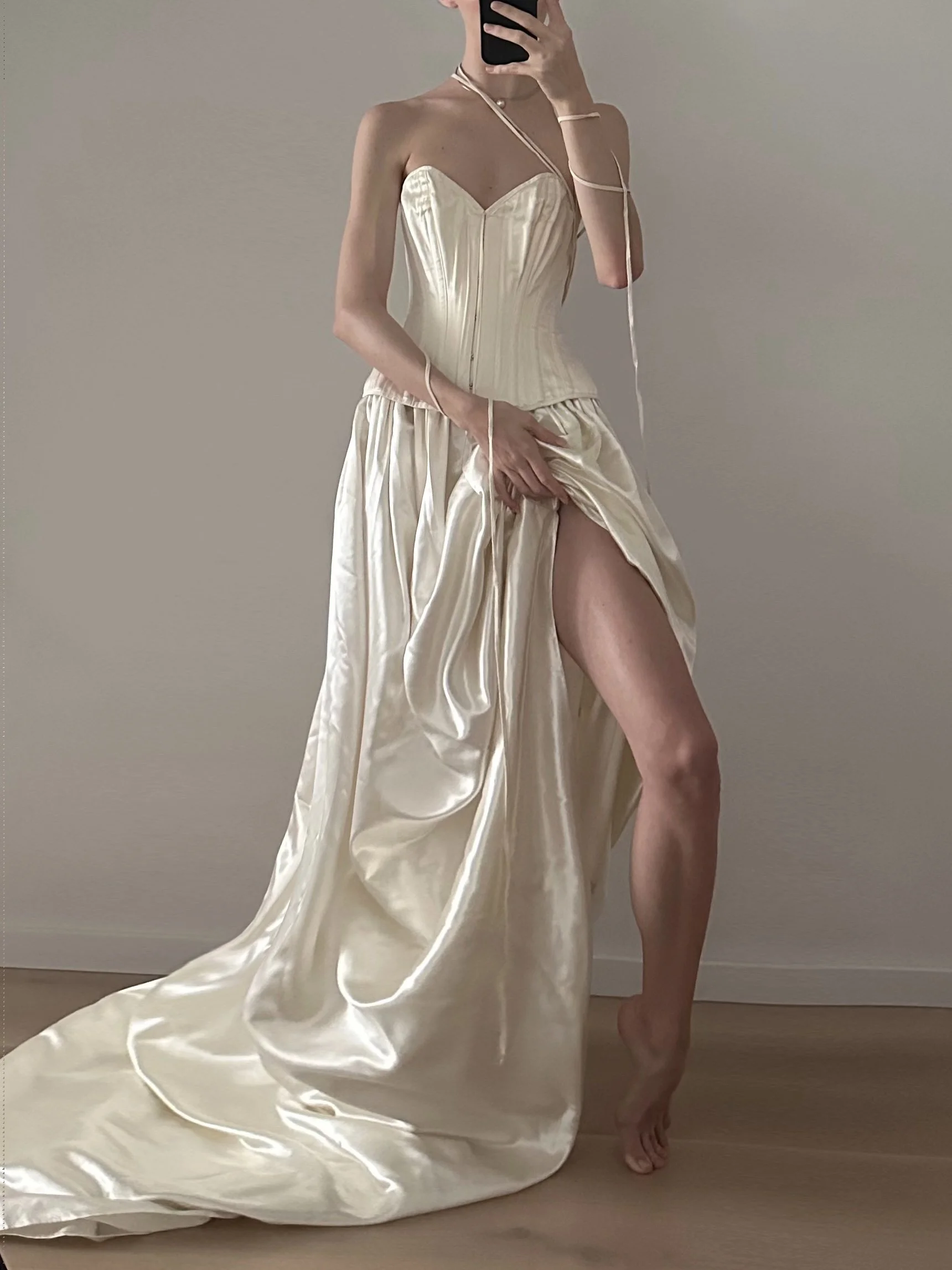ONE OF A KIND RECONSTRUCTED CREAM LIQUID SATIN TAFFETA SKIRT (M)