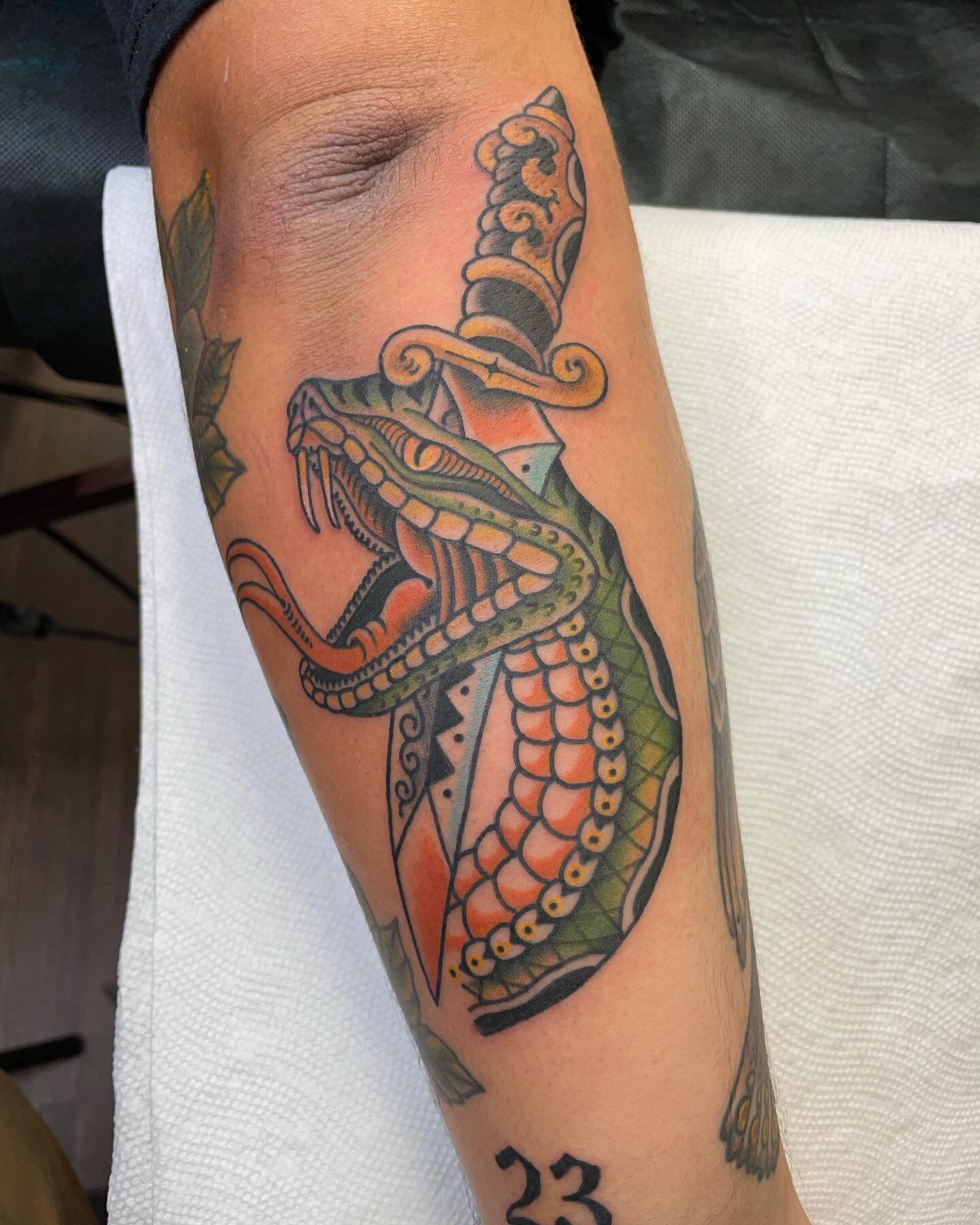 Snake made to fit, bring me the gaps and I gotchu. @0mar_sandoval 
.
Hit me up for tattooing @niall_keogh