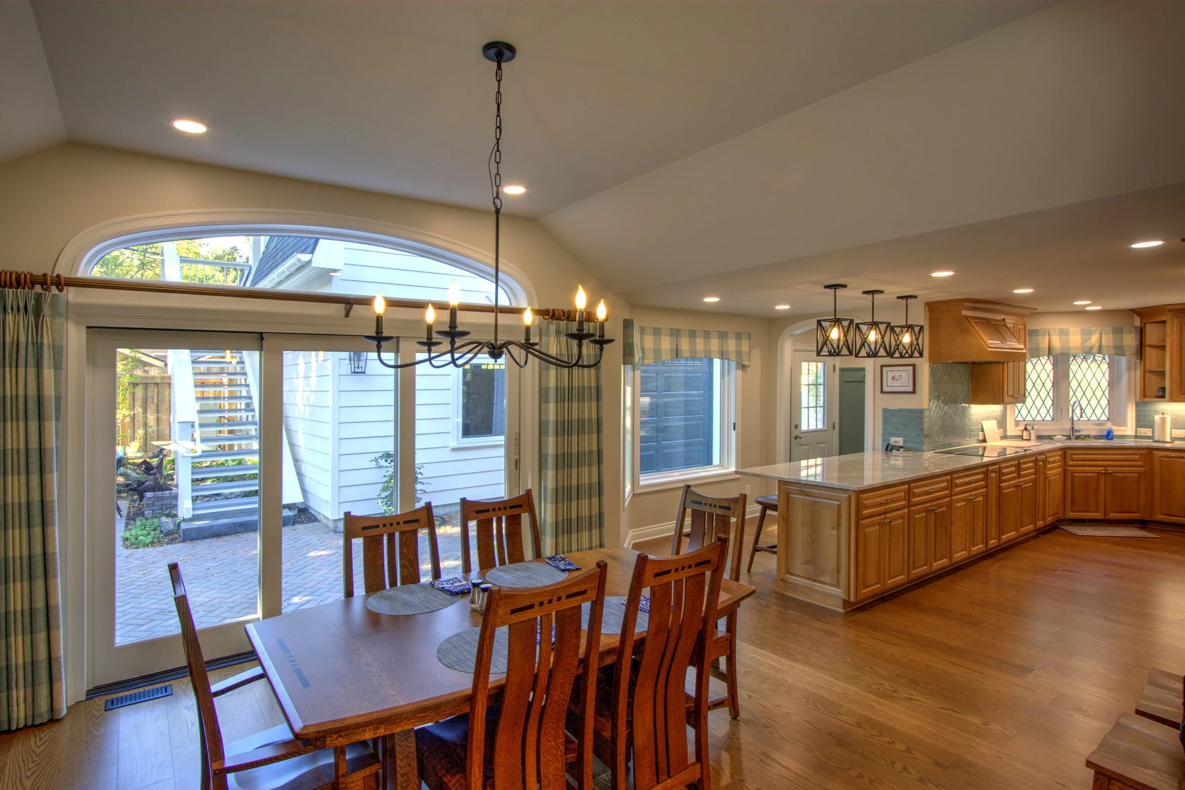 2307 Dining.jpg