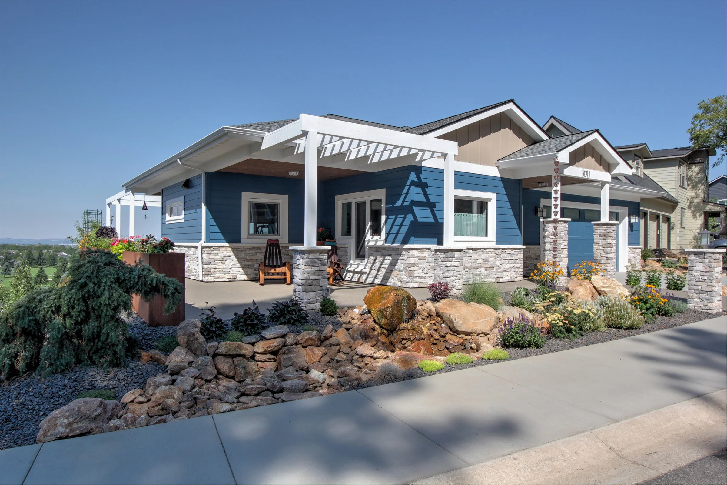 2205 SE Exterior-small.jpg