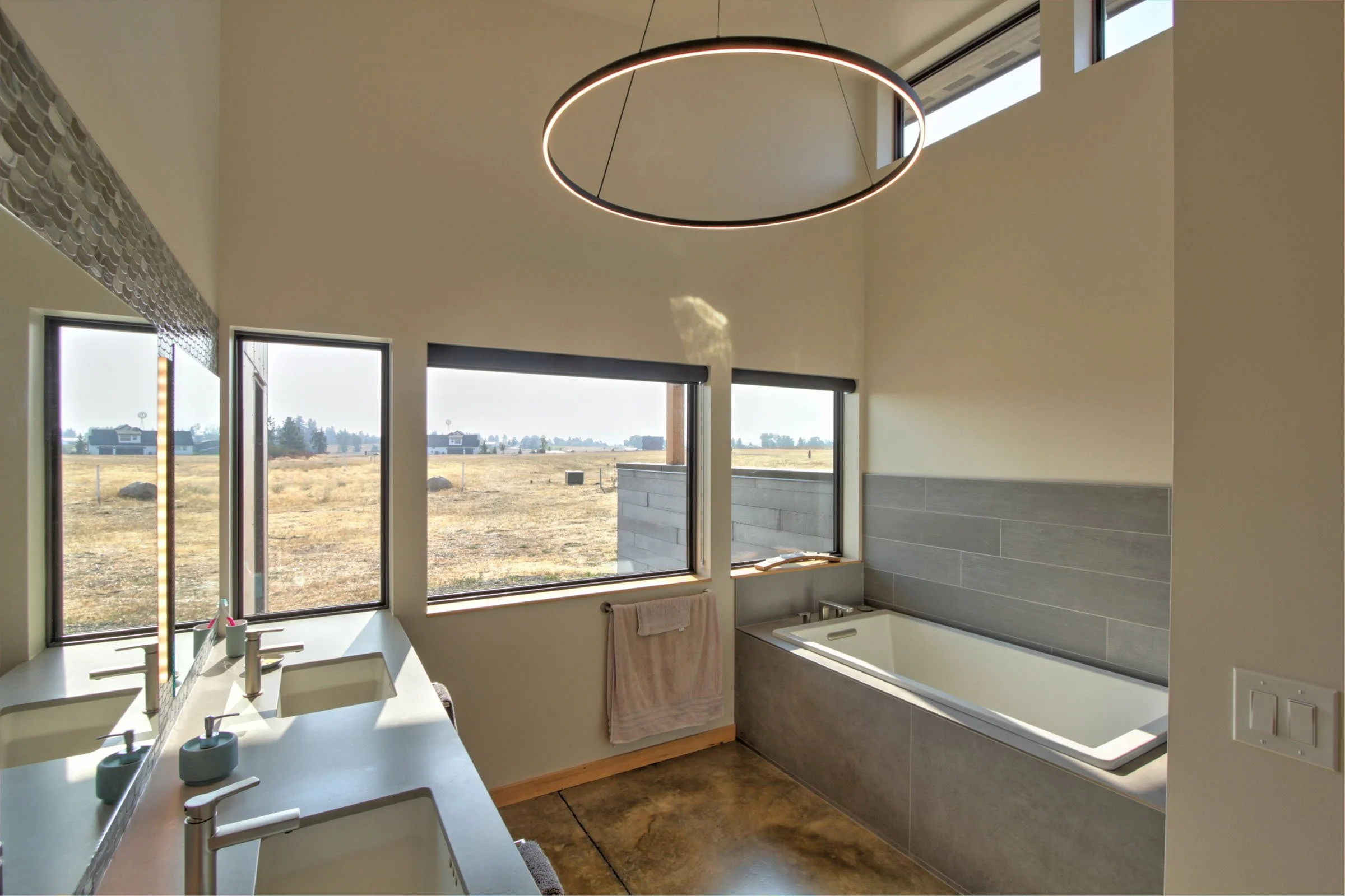 2119 Master Bath.jpg