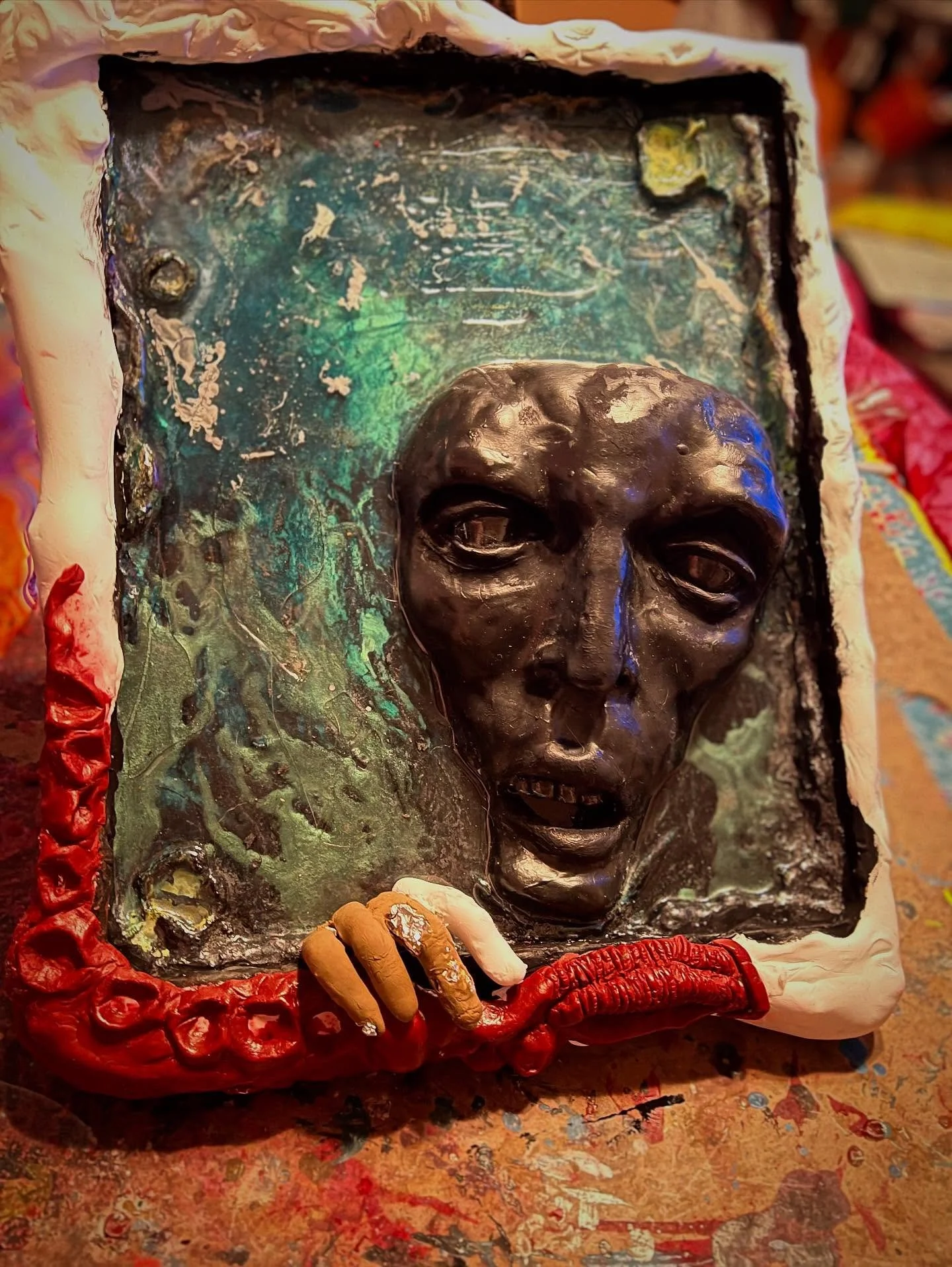 Shhhhhhhh
.
#sculpture #sculptor #horrorartist #hgtv #davidbromstad