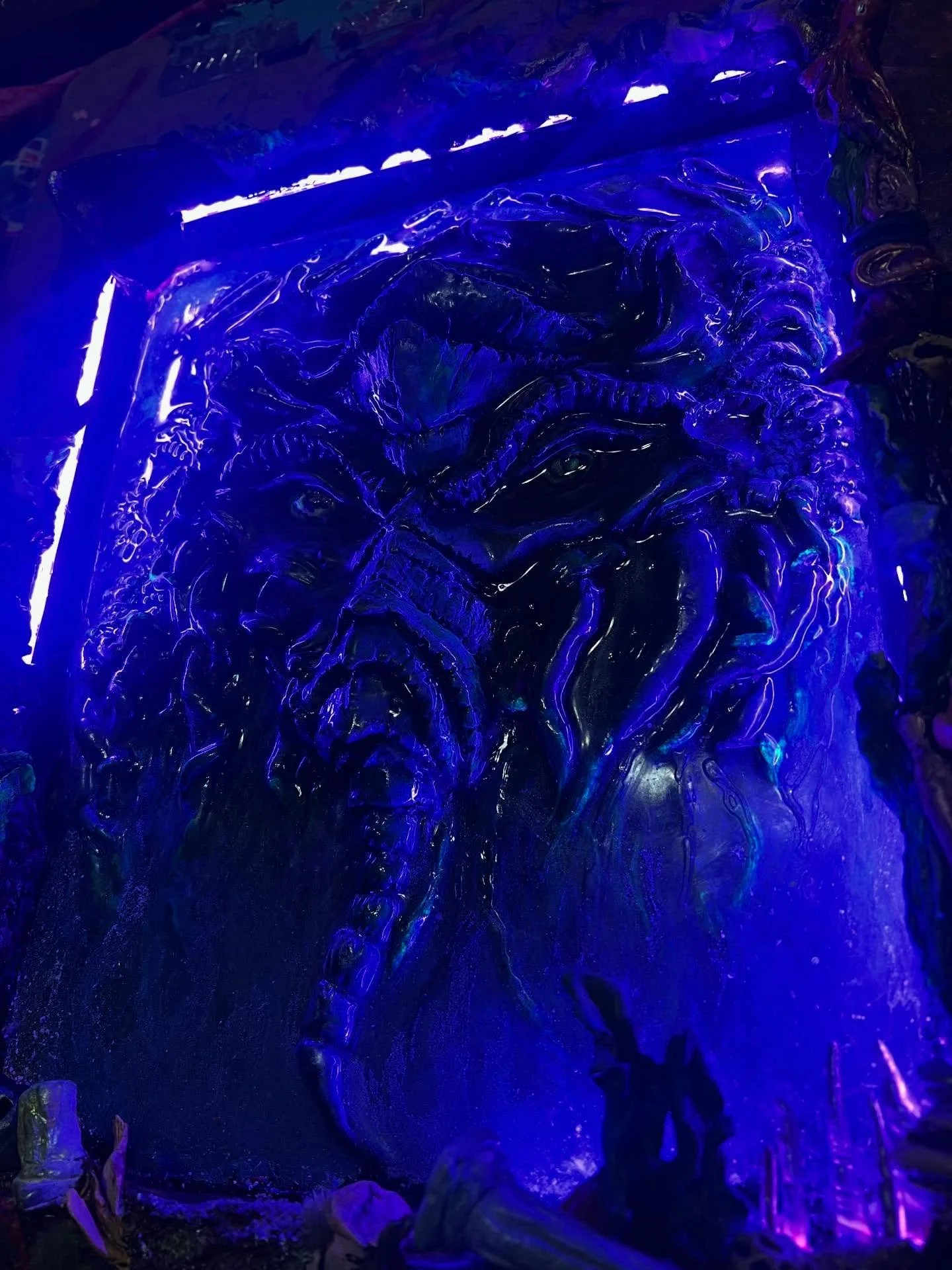 I don&rsquo;t know if the depth comes through in pictures, but there&rsquo;s so many levels at play. 
.
.
#cthulhu #sculptor #filthyhorrorsdotcom #sculpture