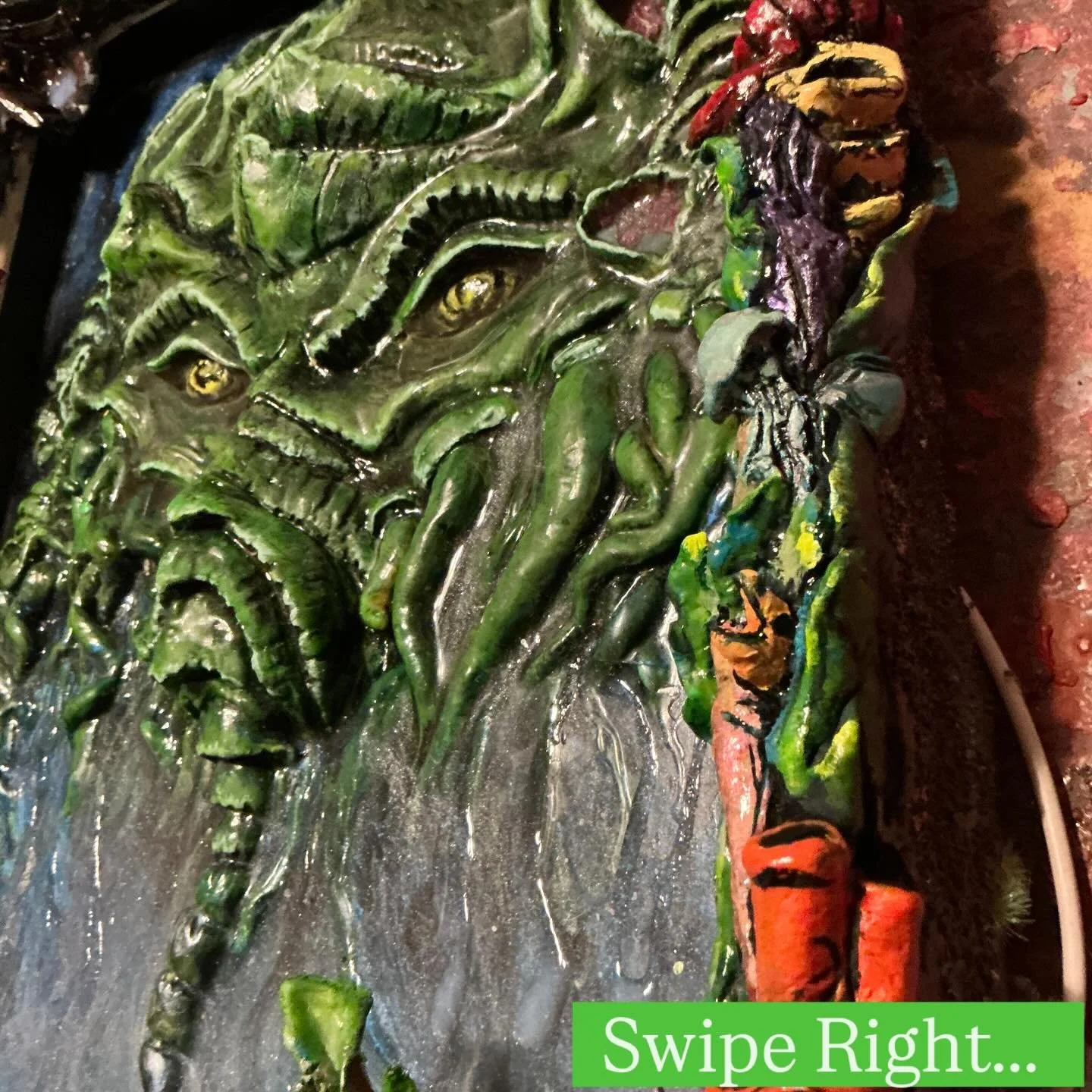 Starting the final detail work and then we layer the last waves of Cthulhu&rsquo;s interior resin. I know this piece will probably sit on my online shop forever, but by god does it feel like an achievement. 
.
.
#nofilter #cthulhu #sculptor #classica