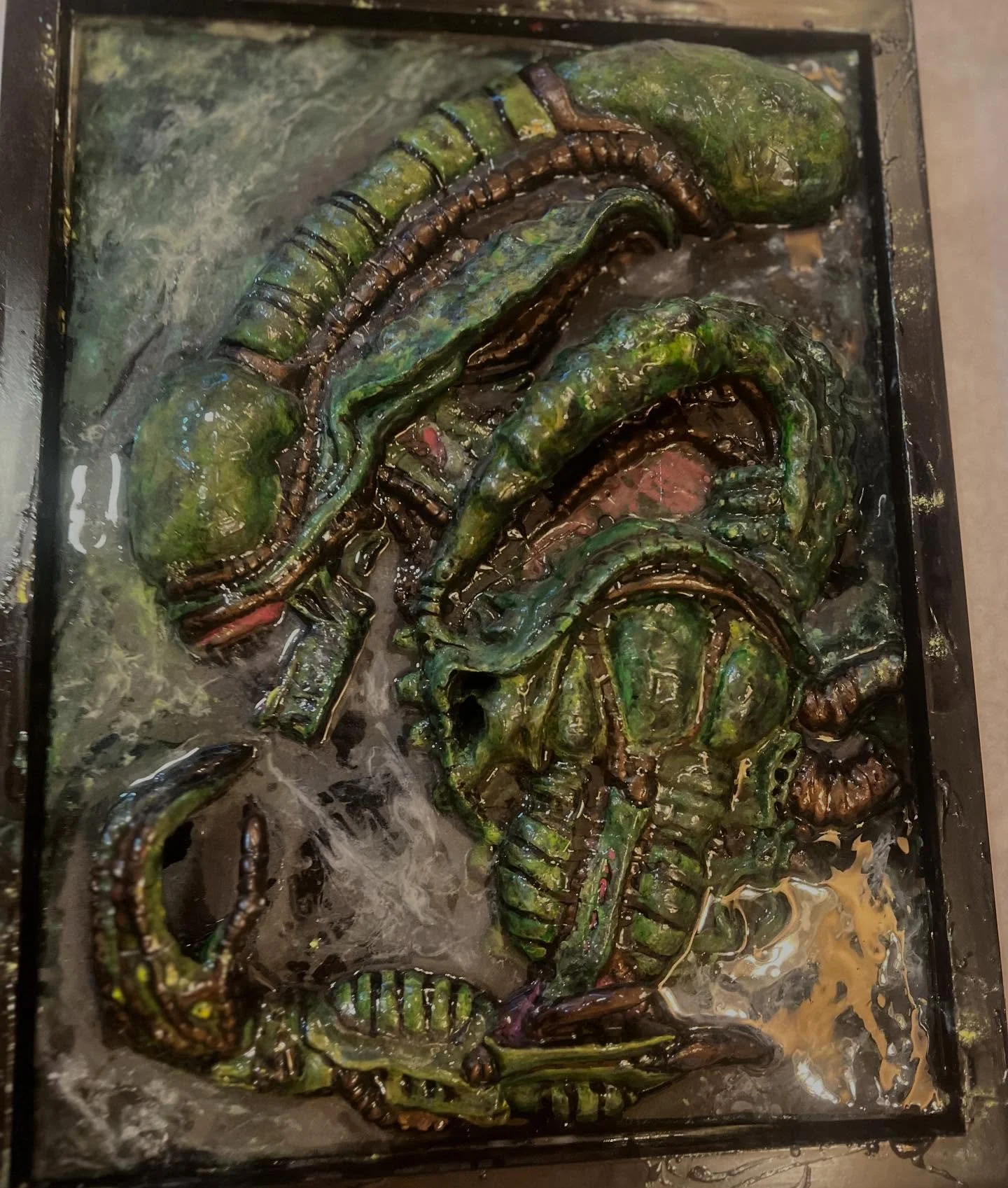 Just need to wrap the frame and my Acid Rain Xenomorph is complete! 
.
.
#aliens #alien #sculpture #sculptor #filthyhorrorsdotcom