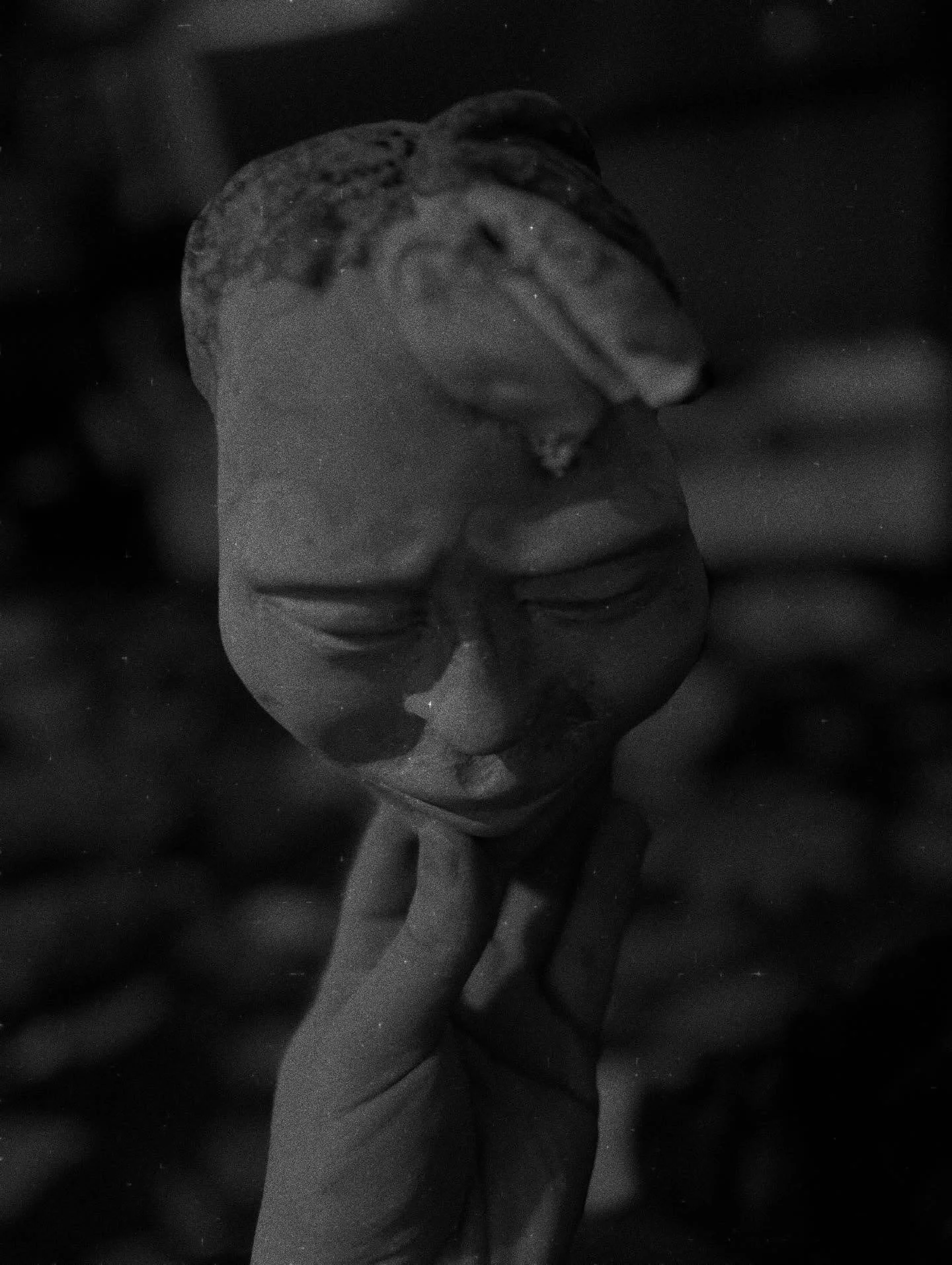 Progress! With all the health issues of myself and extended family. I&rsquo;ve had a looming dread. Hoping to keep putting that energy into Medusa. 
.
.
#medusa #sculpture #sculptor #horrorartist #filthyhorrorsdotcom