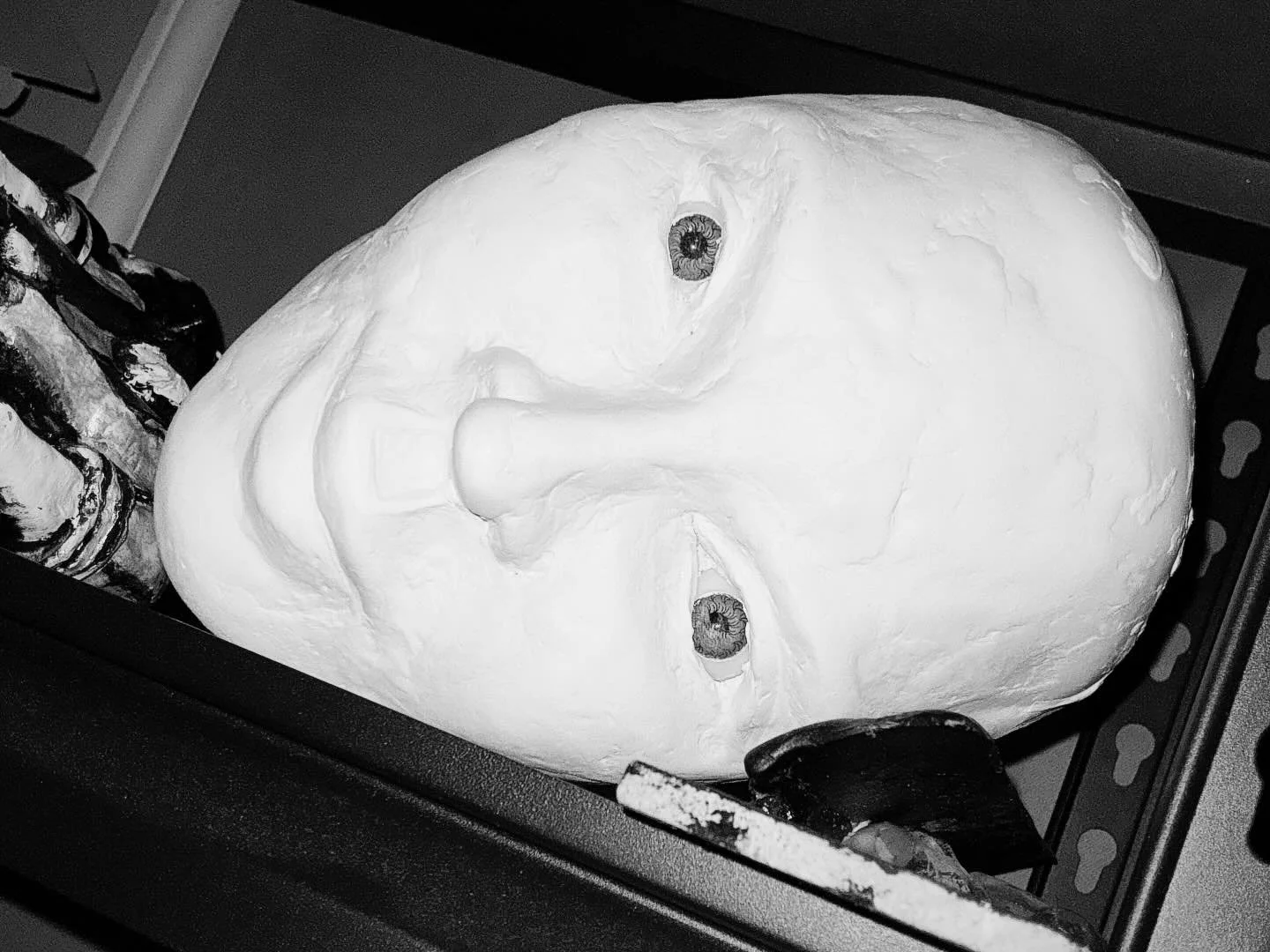 The things that one makes absentmindedly. 
.
.
.
#sculptor #sculpture #filthyhorrorsdotcom