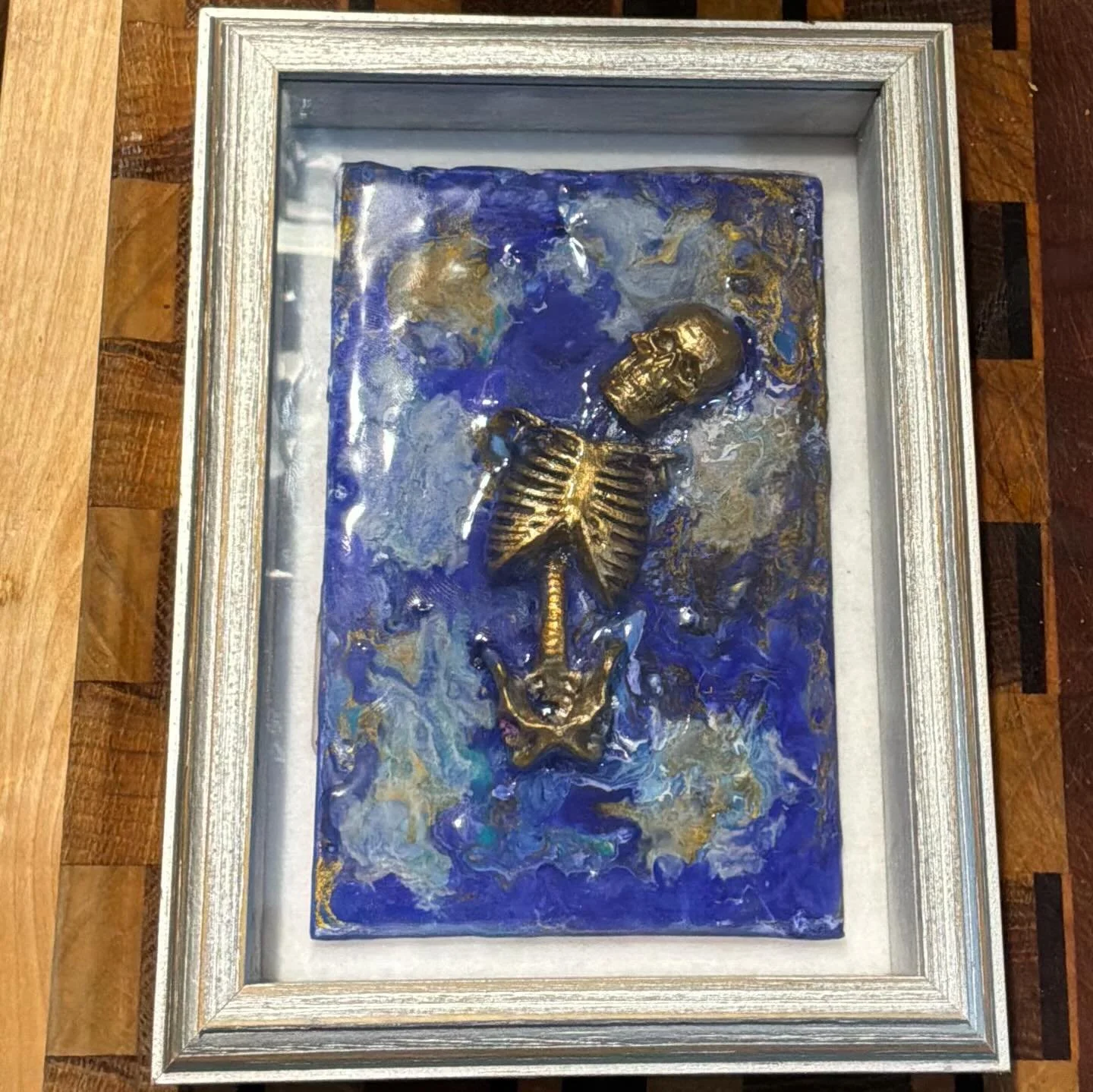 Decided this guy was too pretty to drill the binding into, so he became a display piece. What do you think of his mounting? 
.
#sculpture #sculptor #horrorart #filthyhorrorsdotcom