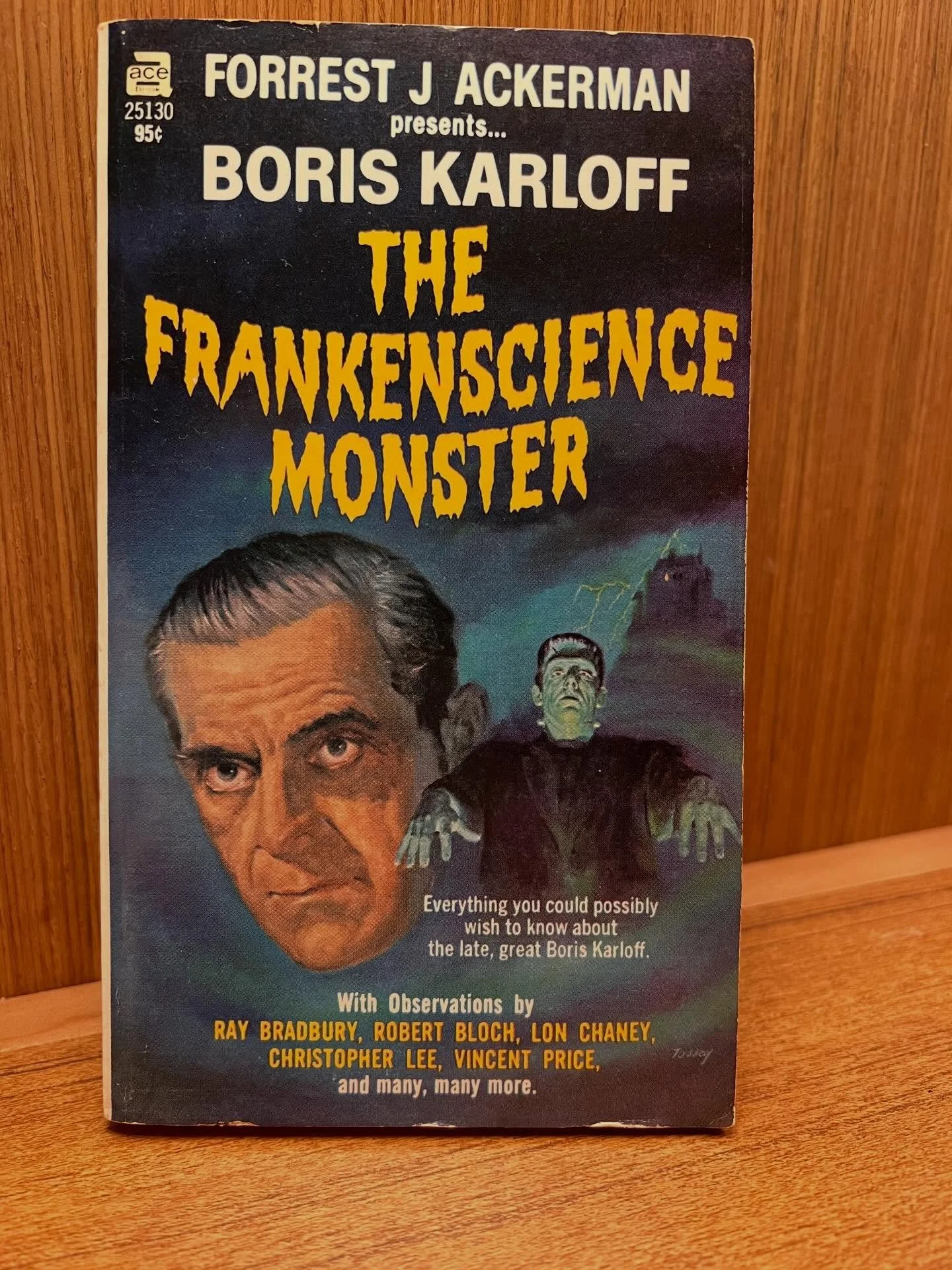 Found this bad boy from 1969 in mint condition. Never thought I would. 
.
.
#boriskarloff #horror #biography #halfpricebooks