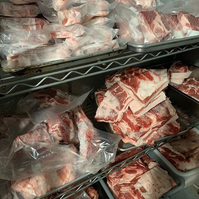 We restock in pork...but won&rsquo;t last long.
Available fresh this weekend via our web store or at your #atx #farmersmarket.
#organicallyfed #pastureraised #cornfree #soyfree #localmeat #localfood #atxeat #knowyourfarmer #knowyourfood #sustainable