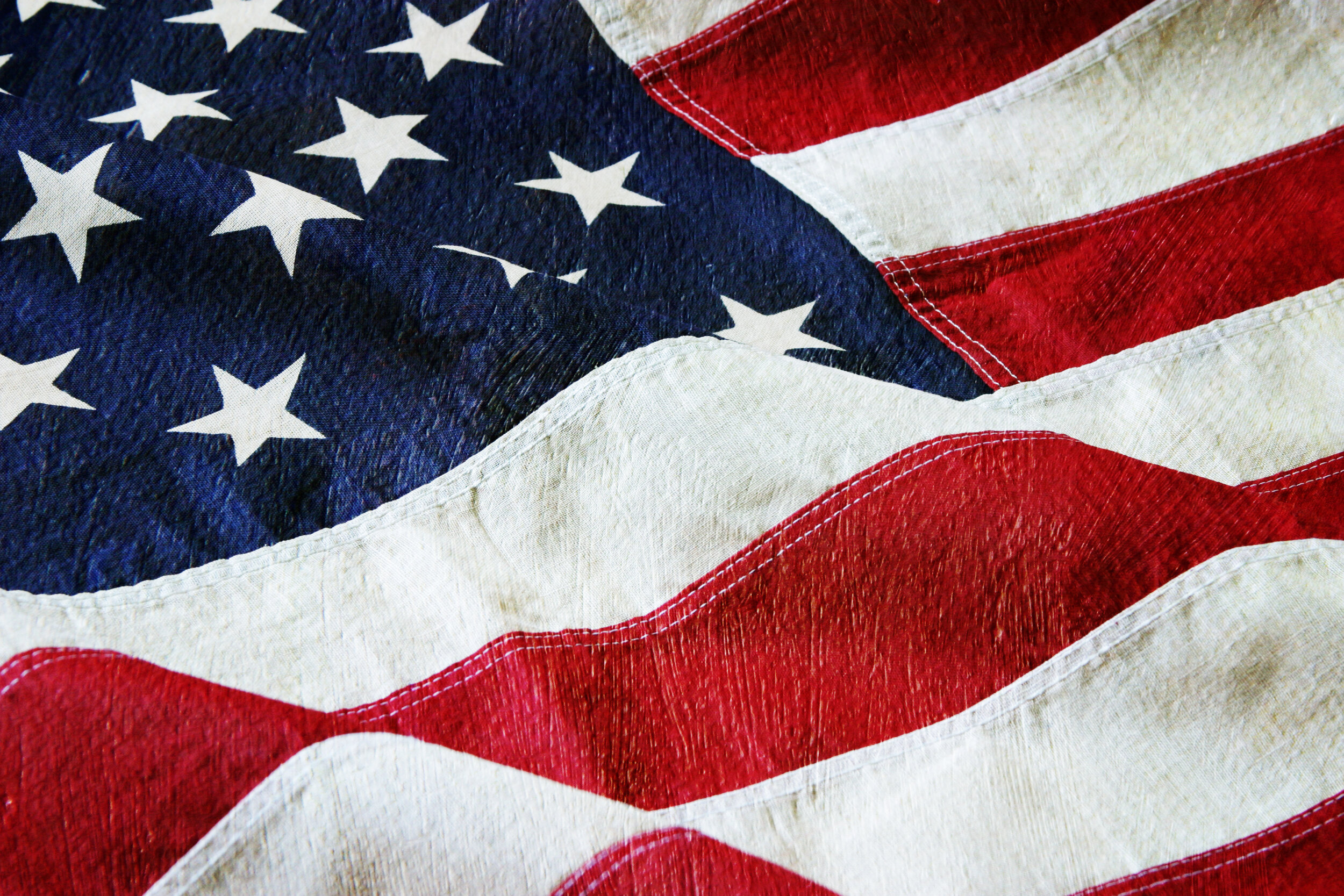 american-flag-with-canvas-texture-P2WAC6Q.jpg