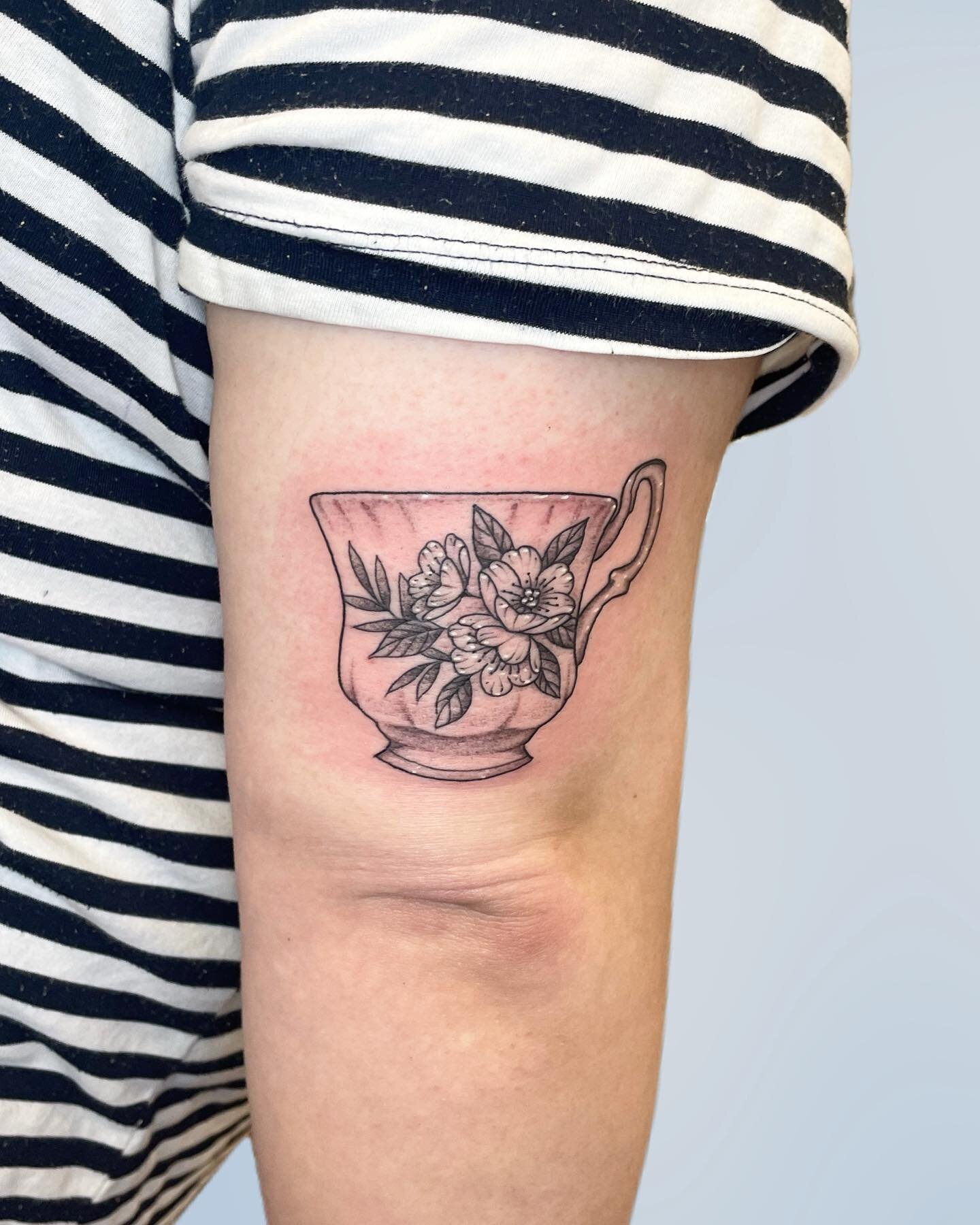 Based off Monica&rsquo;s grandma&rsquo;s teacup 🥰 

.

.

.

.

#floraltattoo #flowertattoo #flowers #botanicaltattoo #blackandgreytattoo #illustrationtattoo #seattletattoo #tacomatattoo #everetttattoo #olympiatattoo #portlandtattoo #seattletattoos 