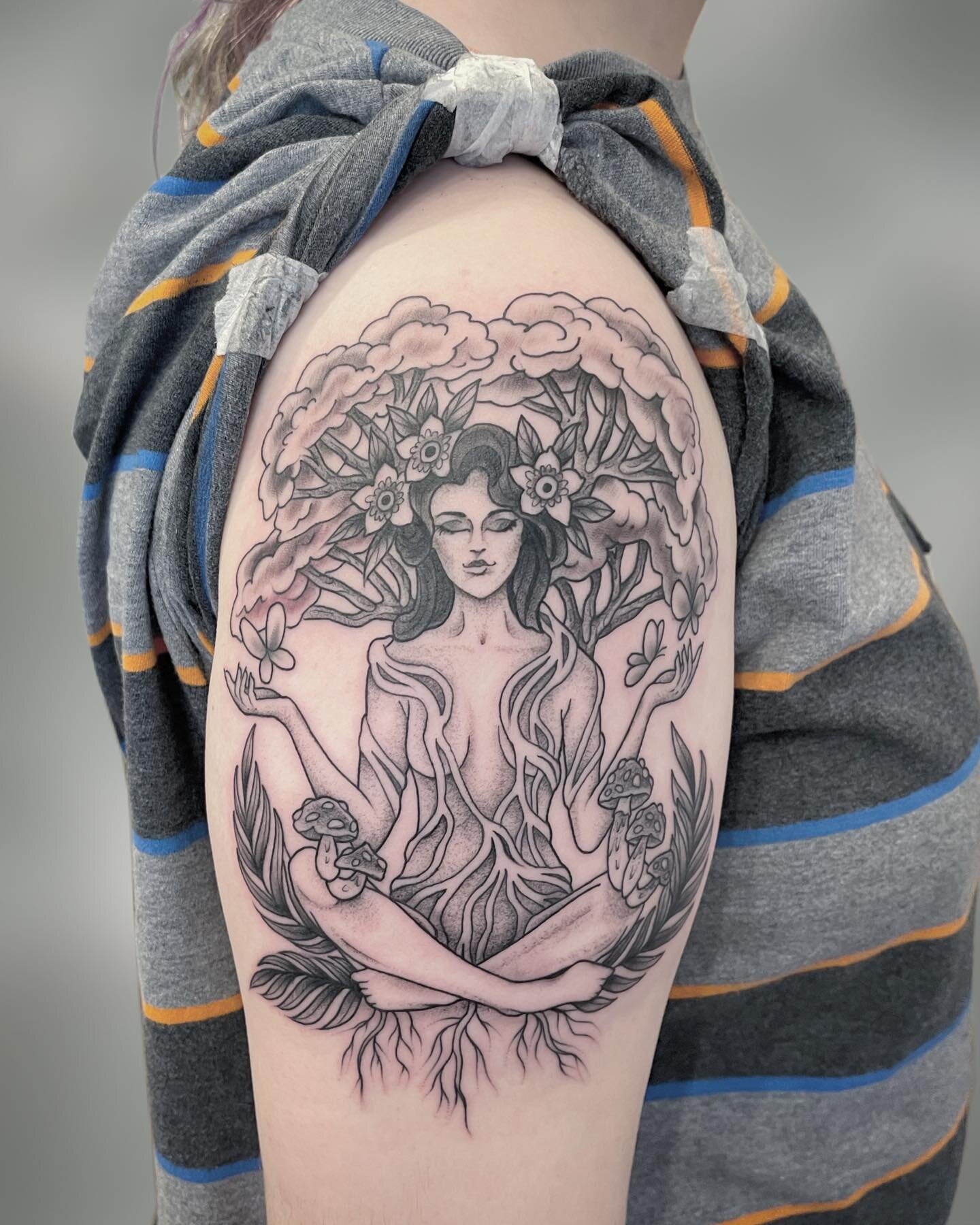 Mother Nature 🌳 

.

.

.

.

.

#floraltattoo #flowertattoo #flowers #botanicaltattoo #blackandgreytattoo #illustrationtattoo #seattletattoo #tacomatattoo #everetttattoo #olympiatattoo #portlandtattoo #seattletattooshop #phoenixtattooartist #okctat
