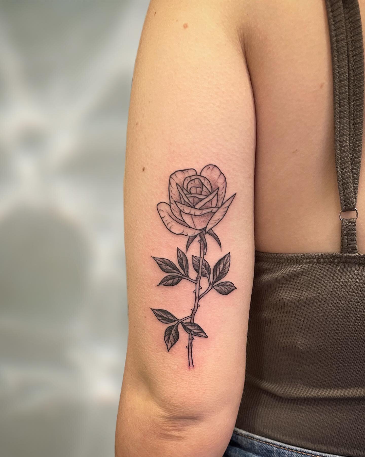 Simple and kewt 

.

.

.

#floraltattoo #flowertattoo #flowers #botanicaltattoo #blackandgreytattoo #illustrationtattoo #seattletattoo #tacomatattoo #everetttattoo #olympiatattoo #portlandtattoo #seattletattooshop #phoenixtattooartist #okctattooarti