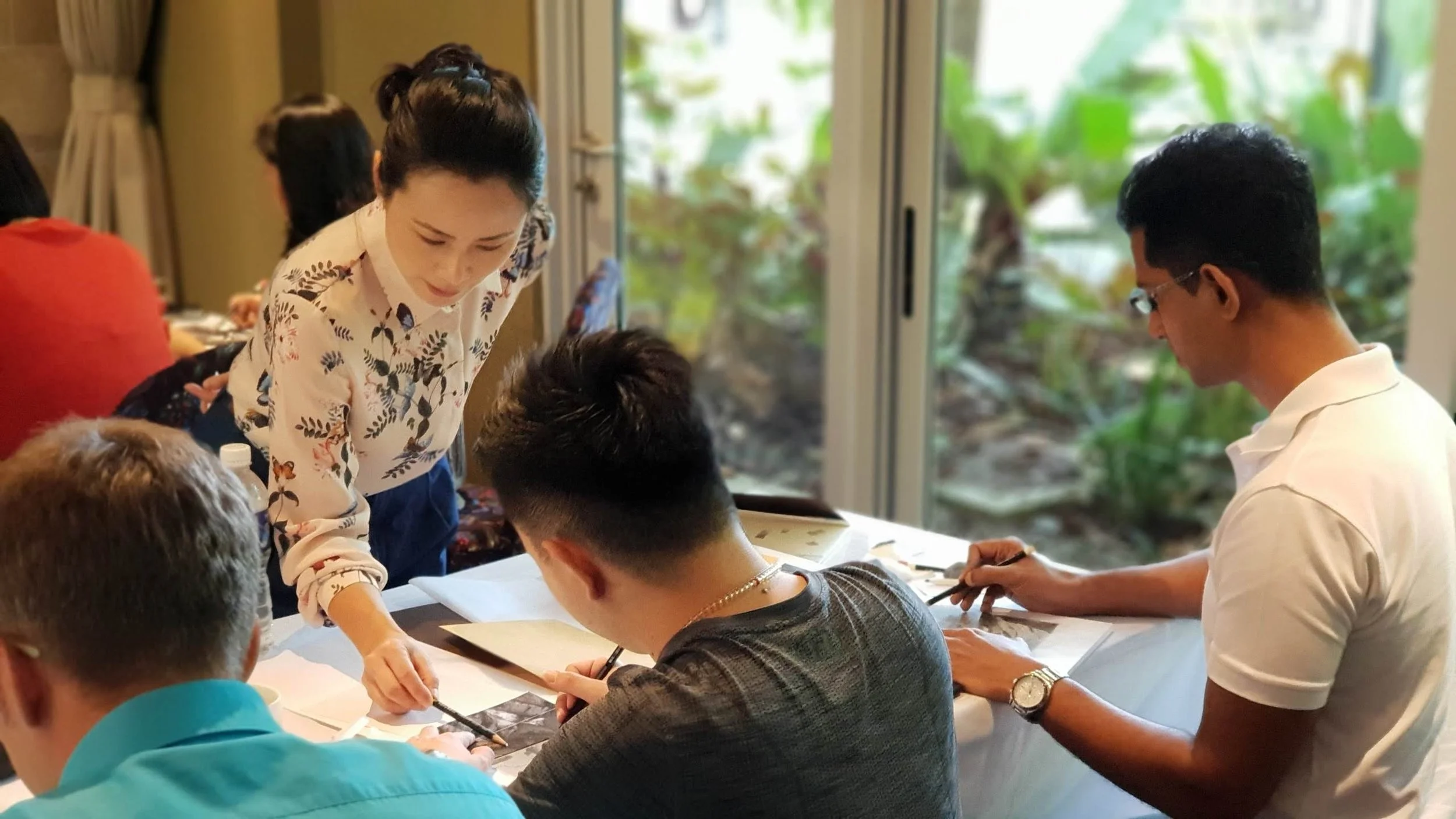 A client drawing during a Growth Mindset Journey, a Drawing Right corporate workshop, guided by lead instructor Nicola Choo