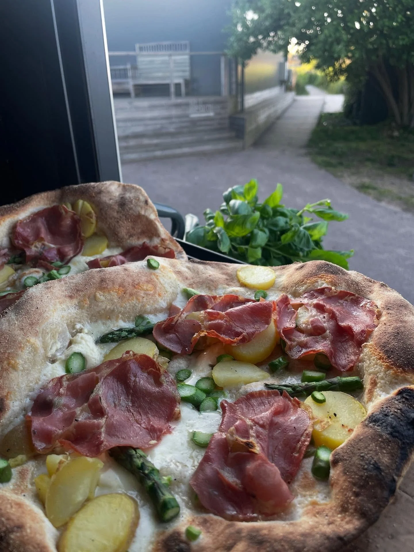 NATIONALDAGEN 6 JUNI ☀️🇸🇪☀️🇸🇪☀️🇸🇪

TAKE AWAY / &Auml;T P&Aring; PLATS - HARPLINGE RIDKLUBB🐴  @harplinge_ridklubb 🐴

&Ouml;PPET F&Ouml;R ALLA MELLAN KL 15-19
MENY 6 JUNI

🍕Caesar - Smetana, provoloneost, grillad kyckling &amp; r&ouml;kt bacon