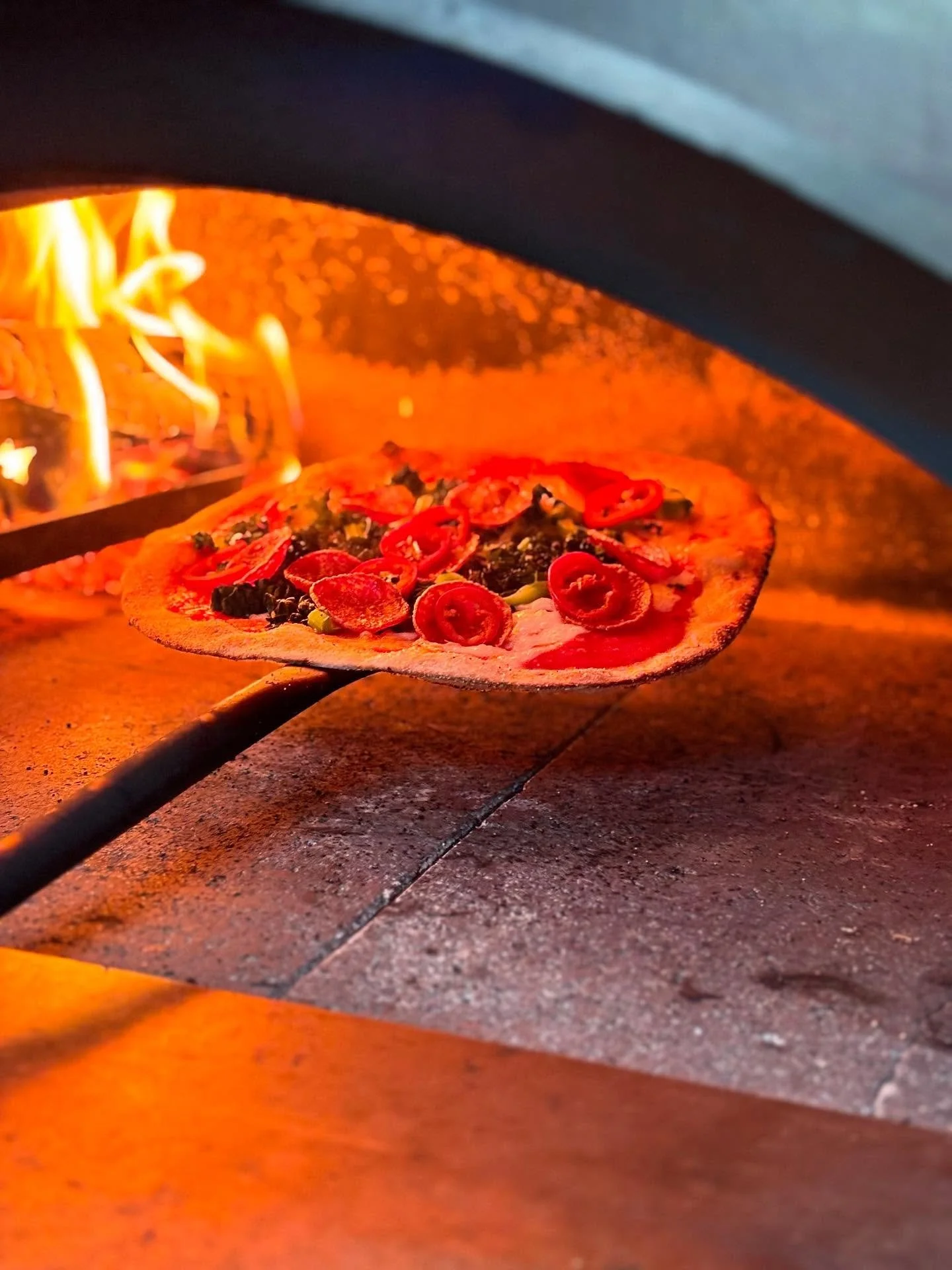 🌸MENY TISDAG 15 JULI - 17:30-20:00 - VIKINGAKR&Ouml;KEN HAVERDAL🌸

Vi har bord och b&auml;nkar vid pizzabussen som man g&auml;rna f&aring;r sitta och &auml;ta vid i m&aring;n av plats, alla pizzor serveras i take away-box och stranden ligger bara p